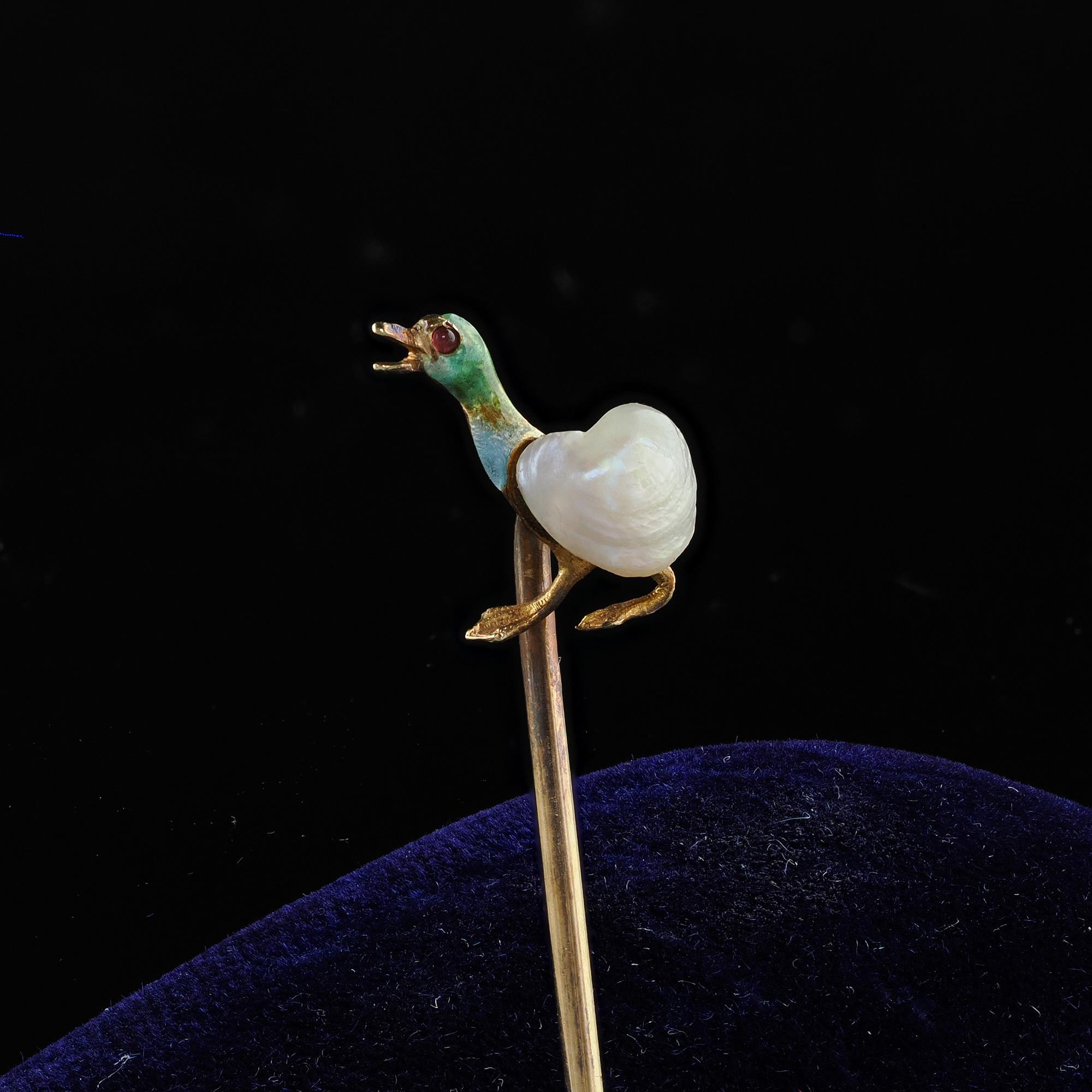 Beautiful Antique Victorian 14K Yellow Gold Enamel and Pearl Duck Stick Pin. This incredible Victorian stickpin is crafted in 14k yellow gold. The stickpin features a beautifully crafted duck that has enamel and a natural pearl as its body. The pin