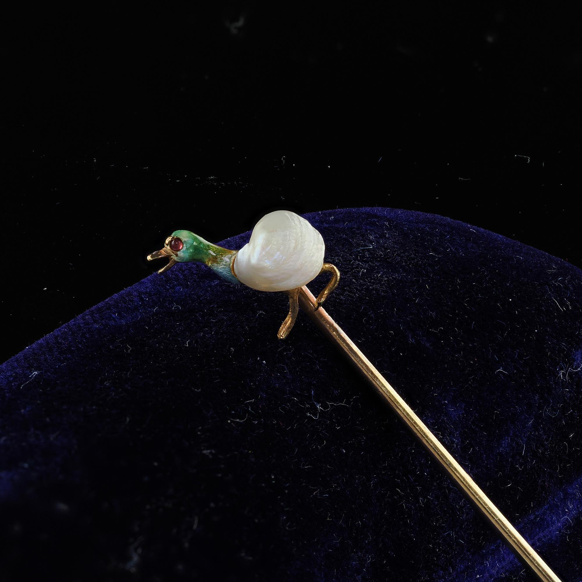 Antique Victorian 14K Yellow Gold Enamel and Pearl Duck Stick Pin In Good Condition For Sale In Great Neck, NY