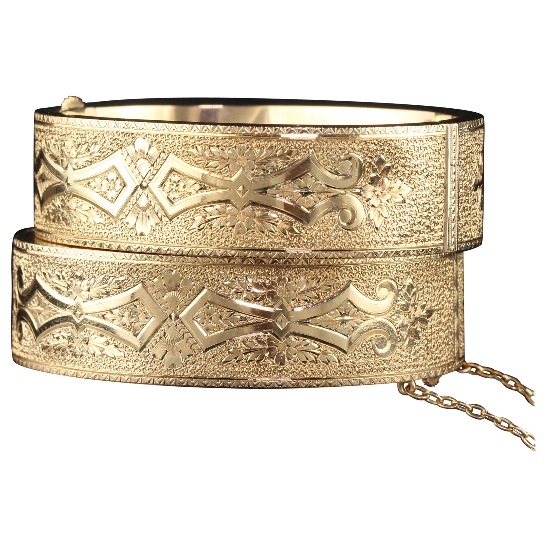 Antiker viktorianischer 14K Gelbgold gravierter breiter Armreif-Set