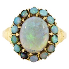 Antiker viktorianischer 14K Gelbgold feiner ovaler Cabochon-Opal Solitär & Halo-Ring