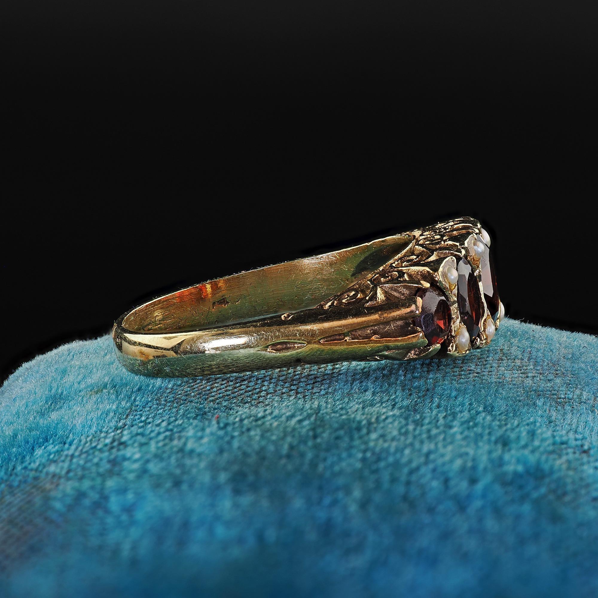 Antique Victorian 14K Yellow Gold Garnet and Seed Pearl Five Stone Ring In Good Condition For Sale In Great Neck, NY