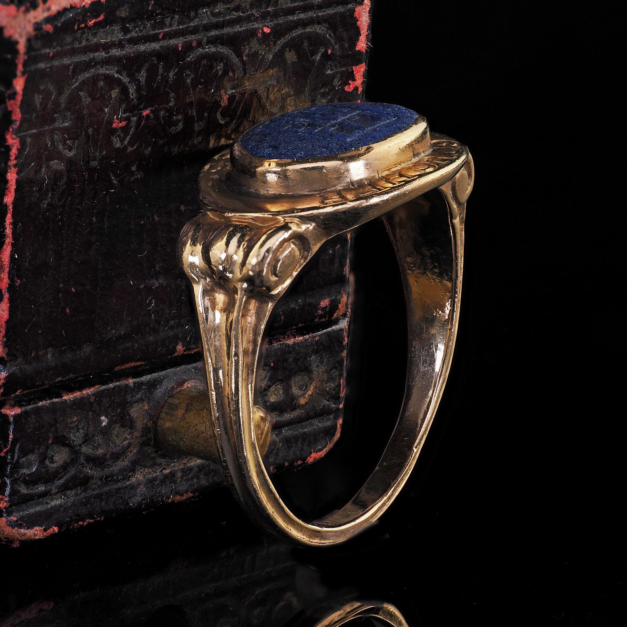 Antique Victorian 14K Yellow Gold Goucher College Engraved Class Ring In Good Condition For Sale In Great Neck, NY