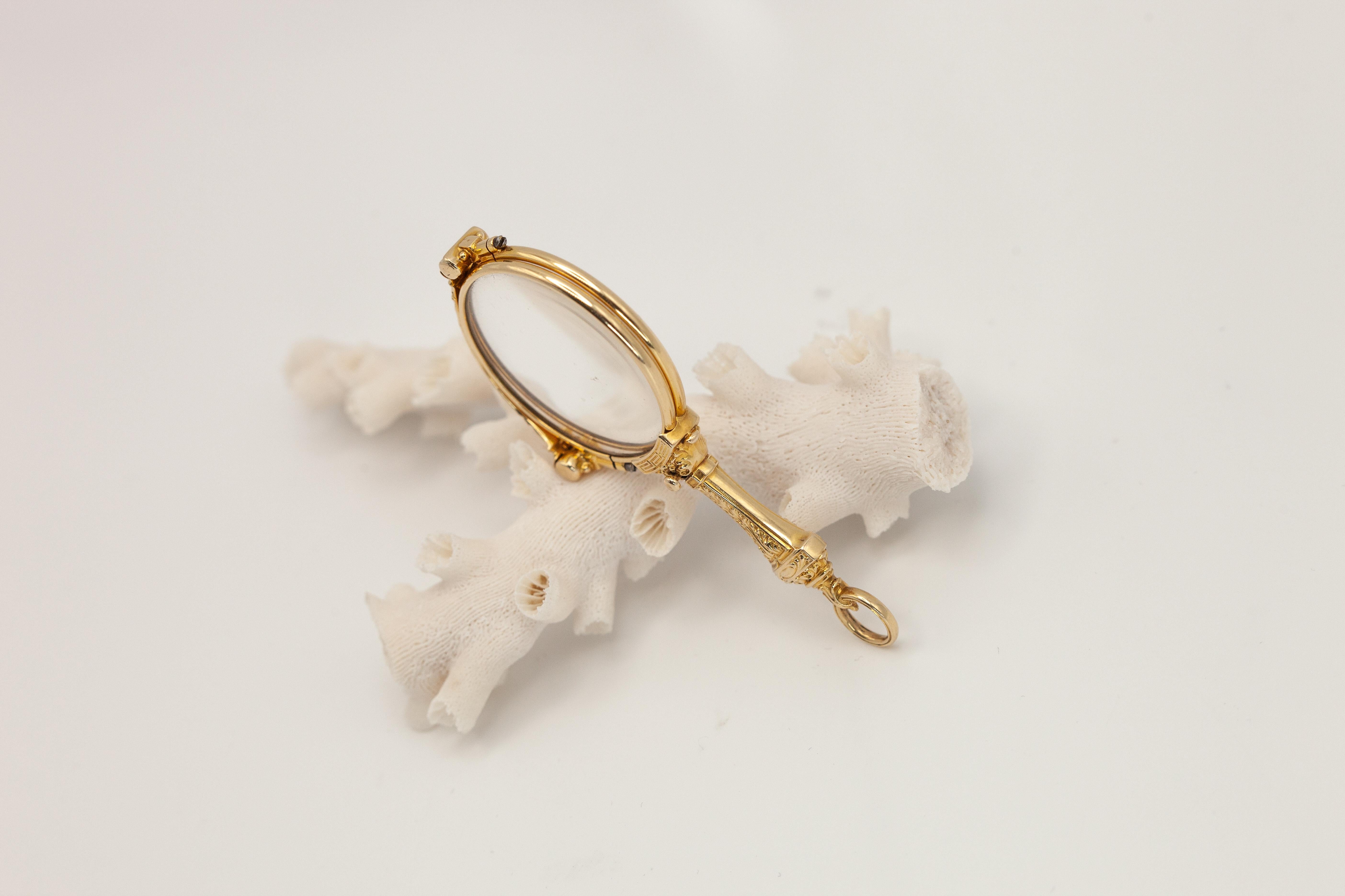 Antique Victorian 14K Yellow Gold Lorgnette Pendant c. 1900 In Excellent Condition For Sale In New York, NY