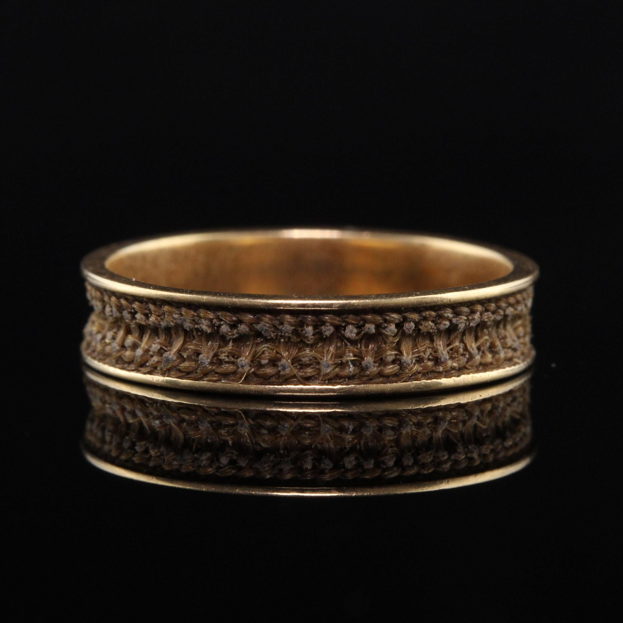 Antiker viktorianischer 14K Gelbgold Trauer-Haarband-Ring für Damen oder Herren im Angebot