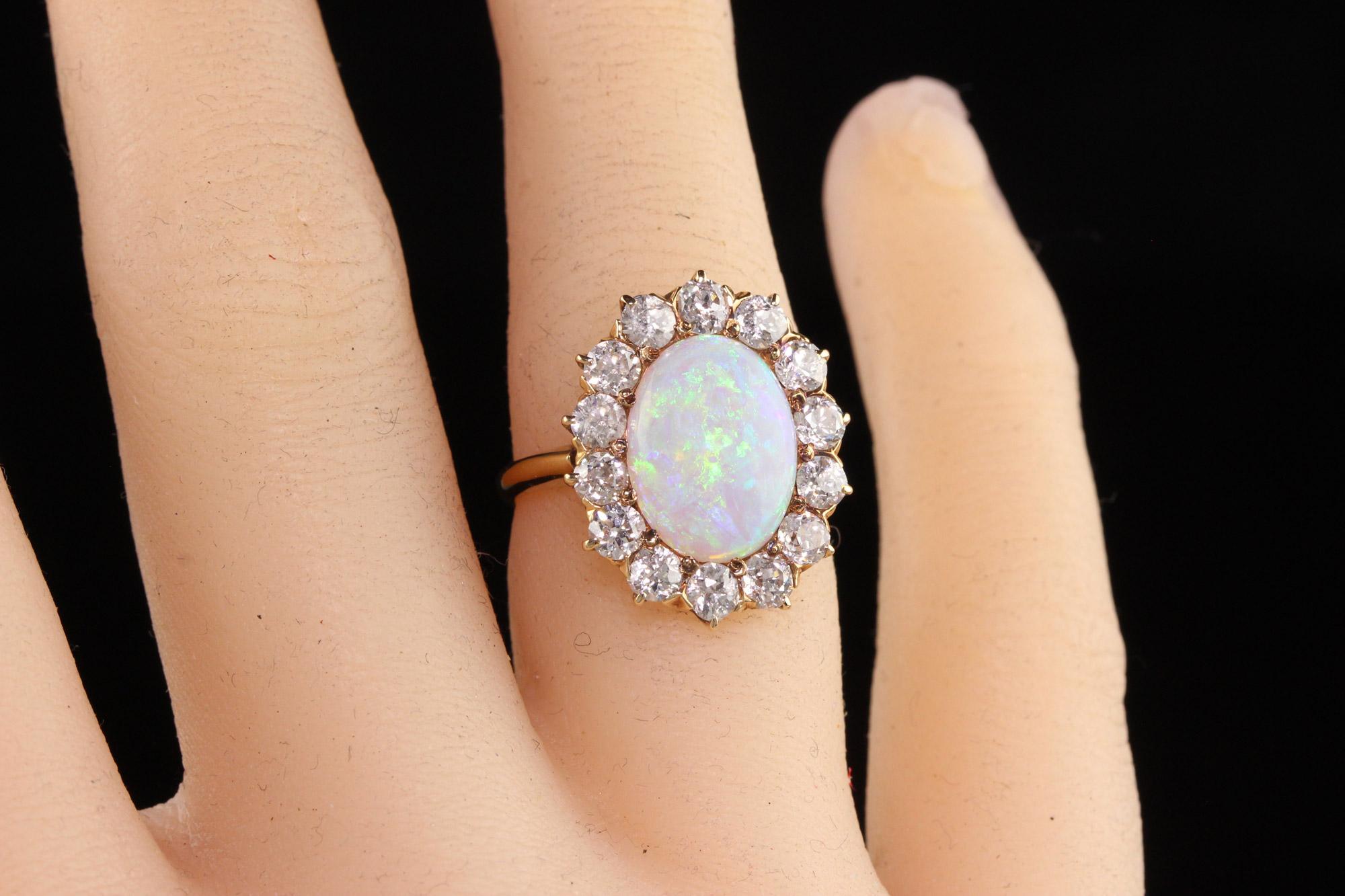 Antiker viktorianischer Verlobungsring aus 14 Karat Gelbgold mit natürlichem Opal und altem Eurodiamant 2