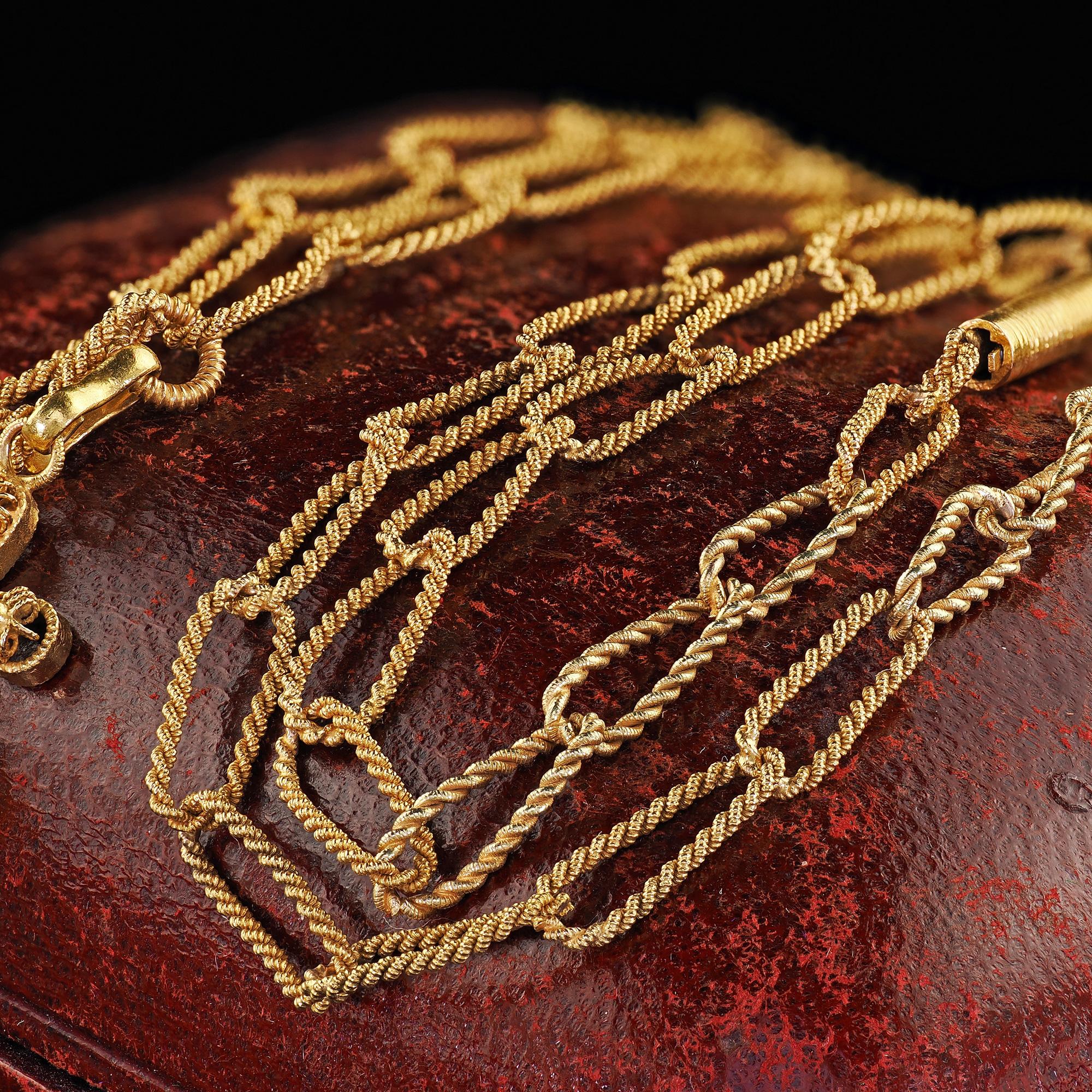 Collier pendentif croix en or jaune 14K à diamants anciens taillés en vente 3