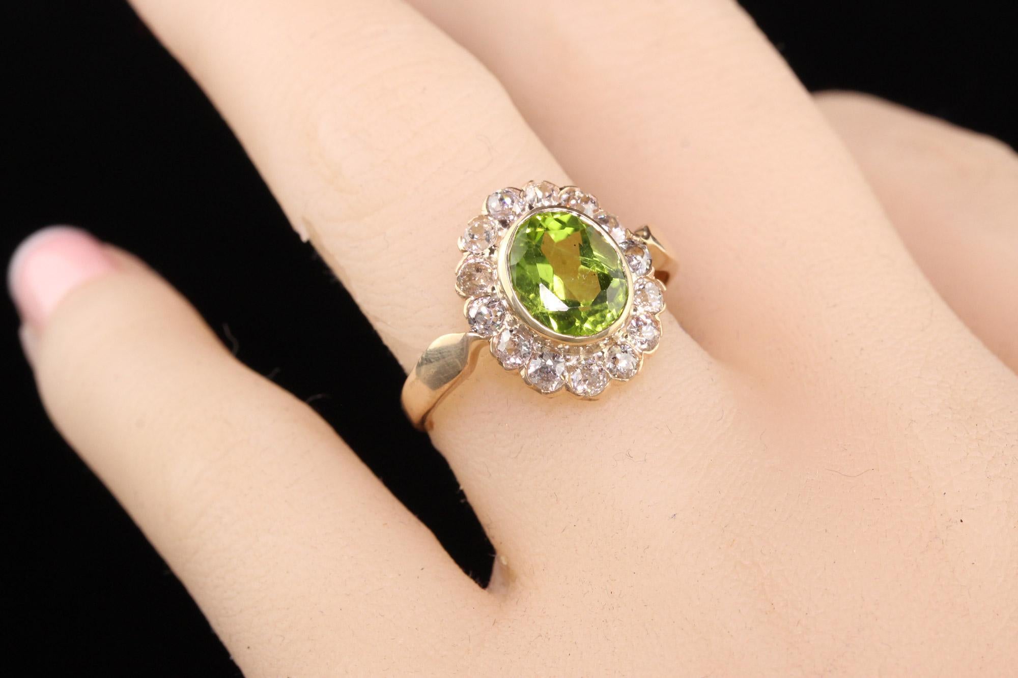 Antique Victorian 14K Yellow Gold Old Mine Diamond and Peridot Ring In Good Condition In Great Neck, NY