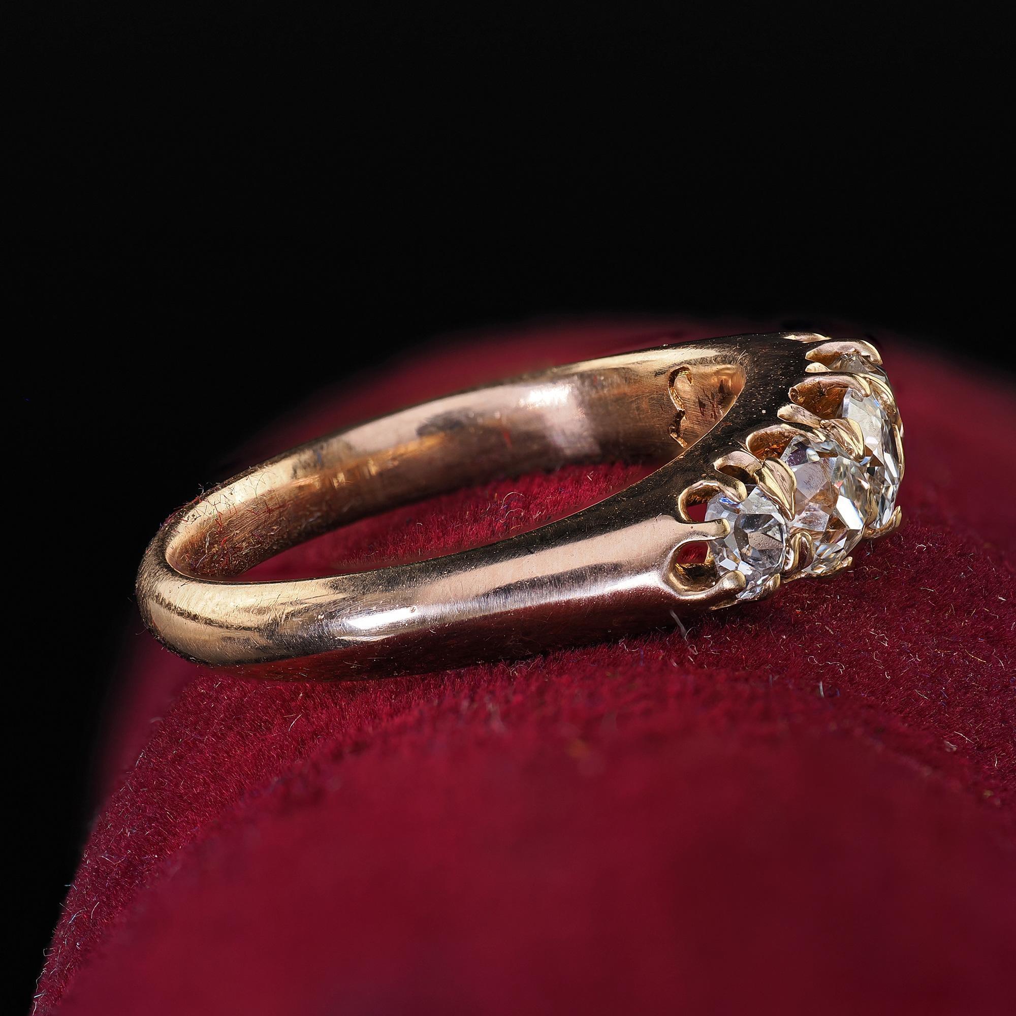 Antique Victorian 14K Yellow Gold Old Mine Five Stone Diamond Band Ring In Good Condition For Sale In Great Neck, NY