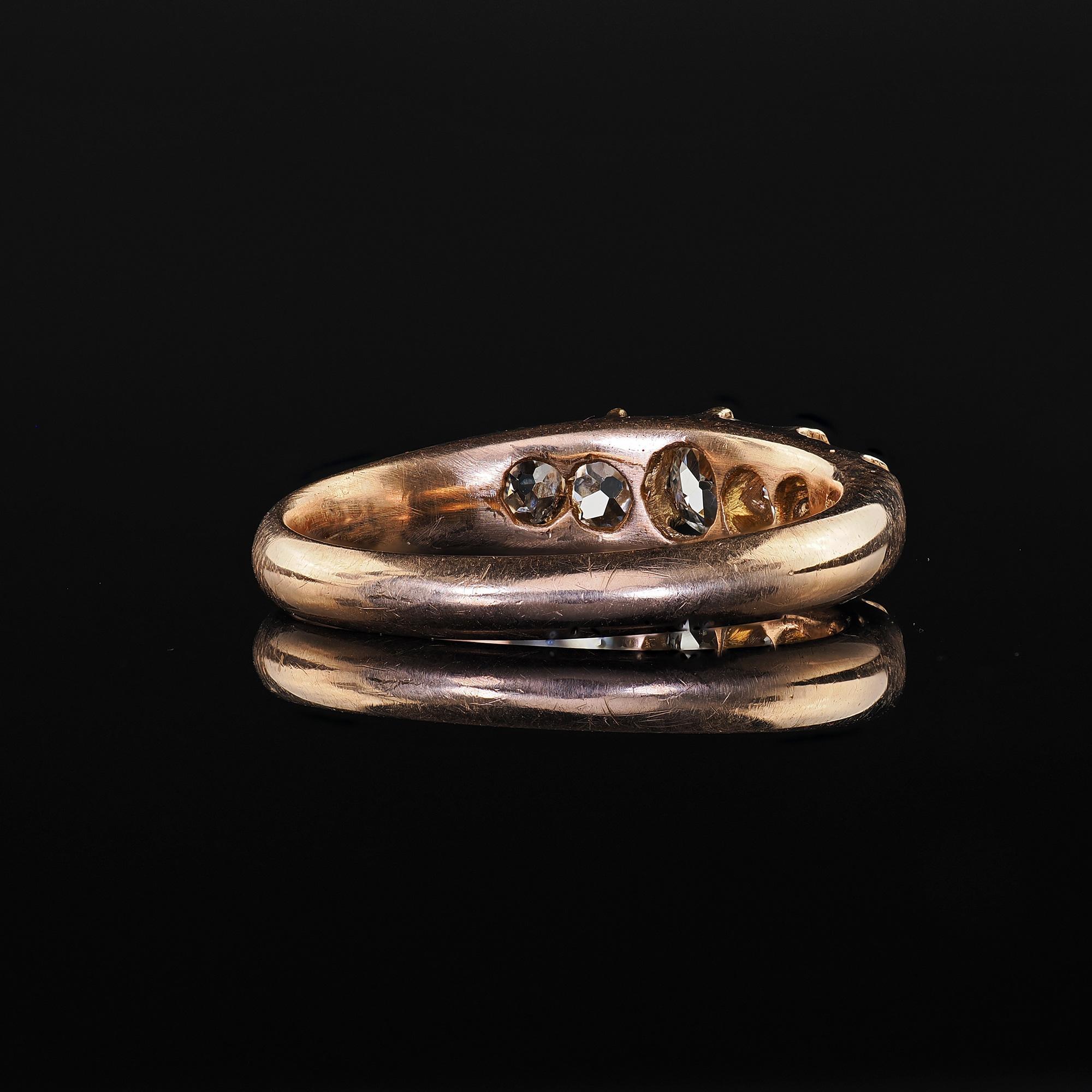Antique Victorian 14K Yellow Gold Old Mine Five Stone Diamond Band Ring For Sale 3