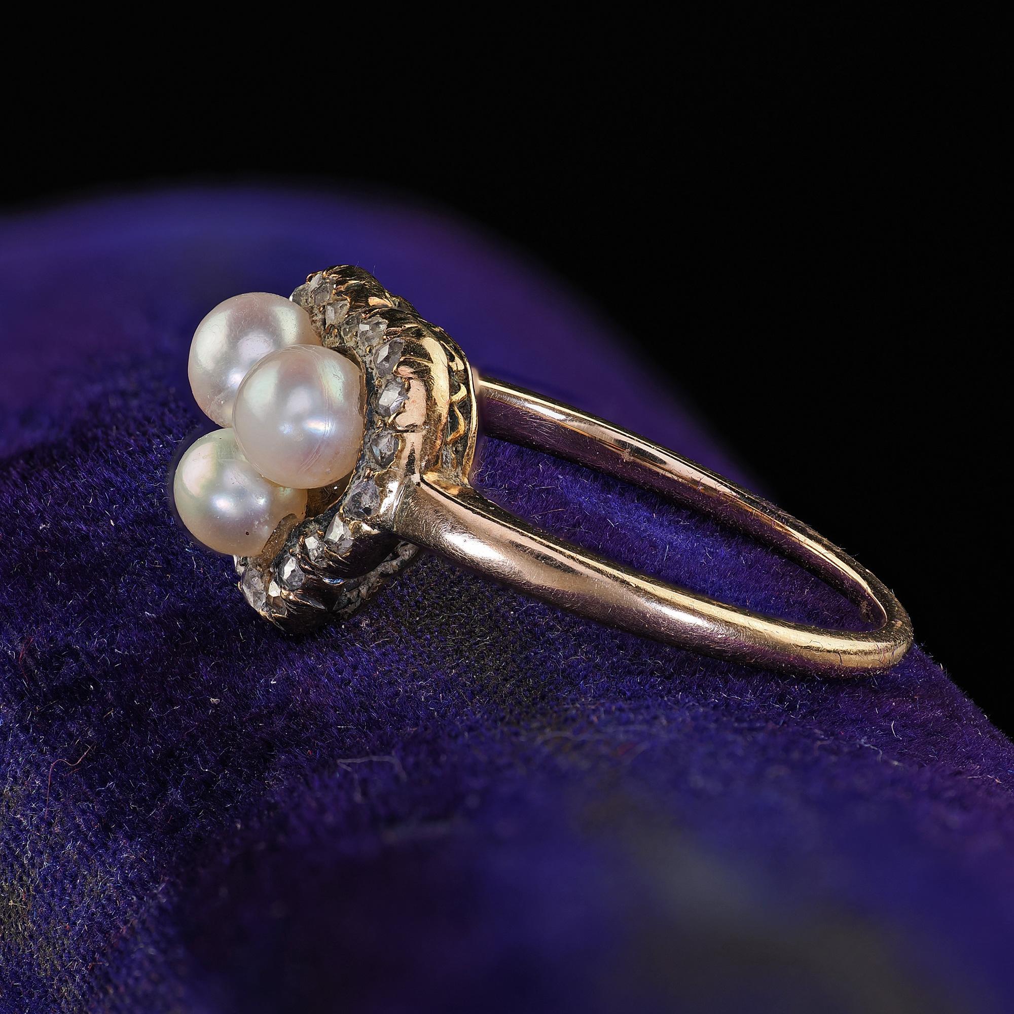 Antique Victorian 14K Yellow Gold Pearl and Diamond Heart Clover Ring In Good Condition For Sale In Great Neck, NY