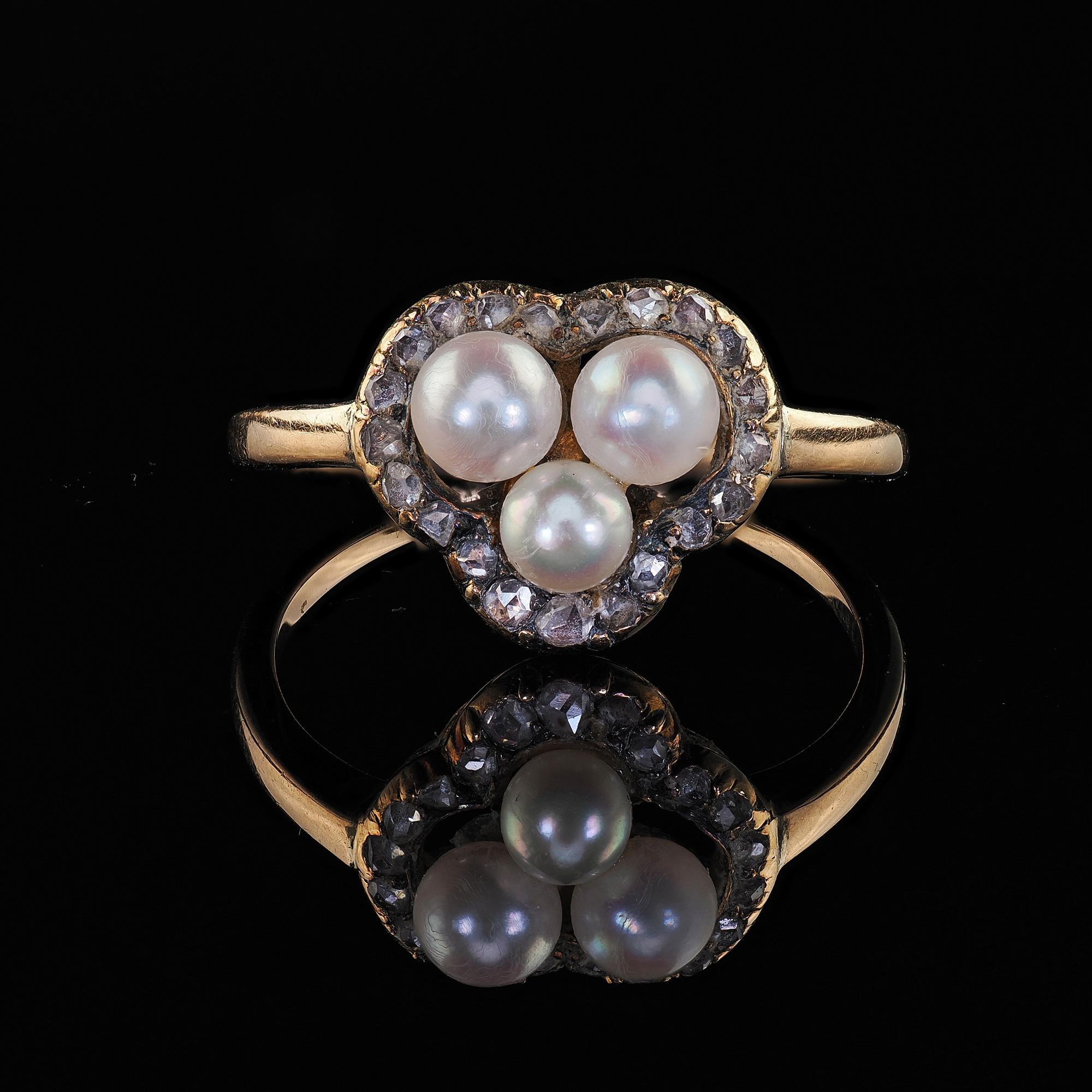 Antique Victorian 14K Yellow Gold Pearl and Diamond Heart Clover Ring For Sale 2
