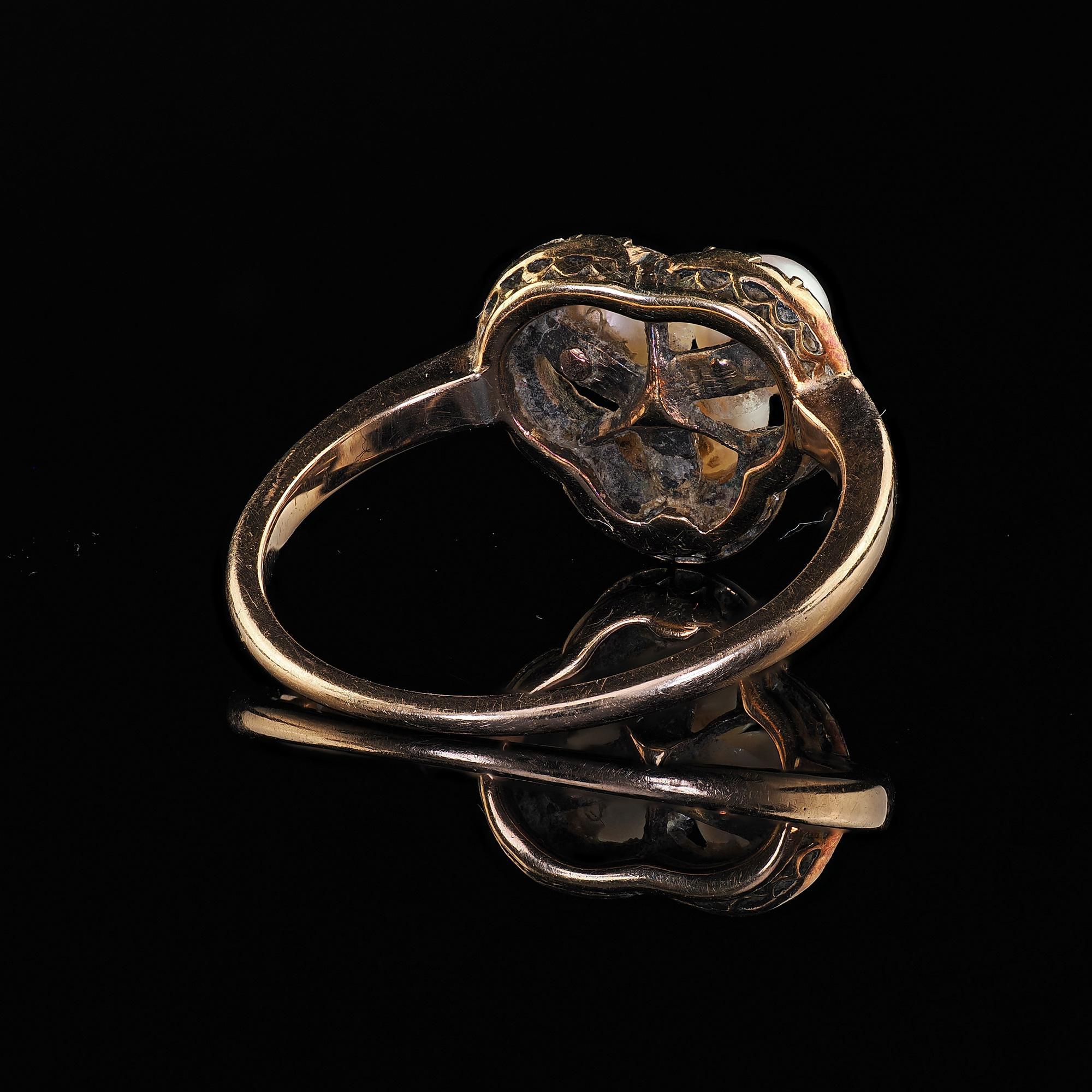Antique Victorian 14K Yellow Gold Pearl and Diamond Heart Clover Ring For Sale 3