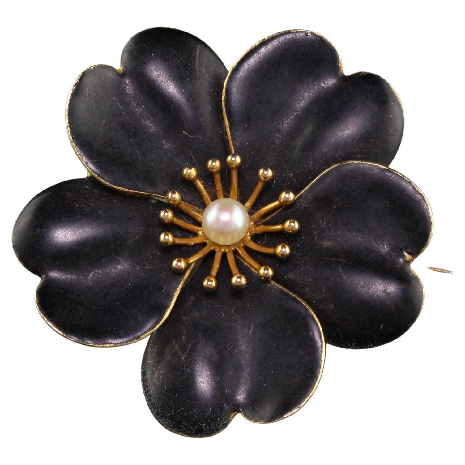 Antike viktorianische Anstecknadel, 14 Karat Gelbgold Perle Schwarz Emaille Blume