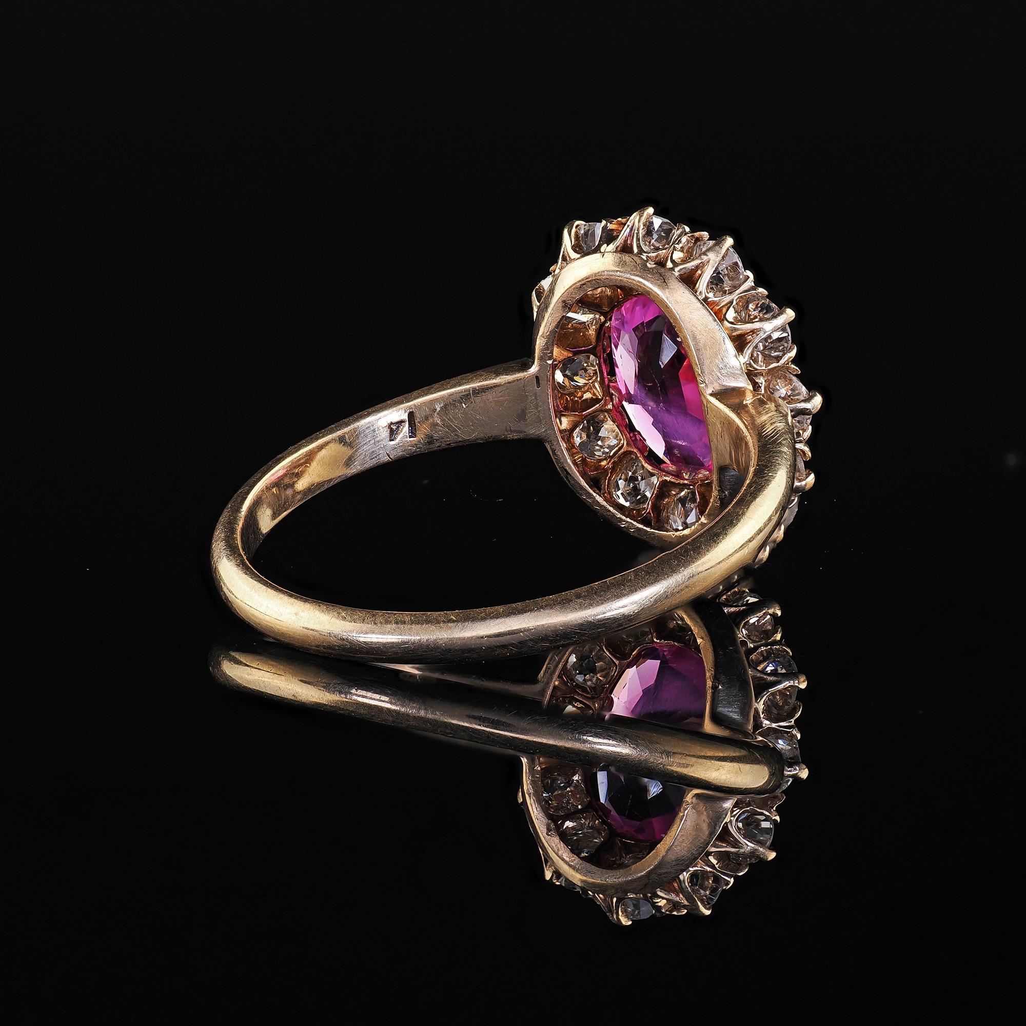 Bague de fiançailles victorienne ancienne en or jaune 14 carats avec saphir rose et diamant - GIA en vente 2