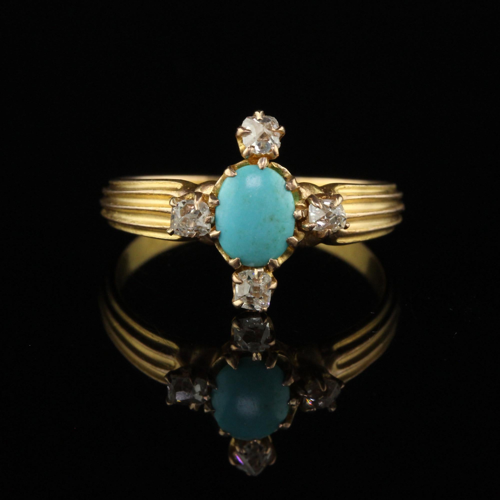 Taille ovale Bague de fiançailles victorienne ancienne en or jaune 14 carats avec turquoise et diamants en vente
