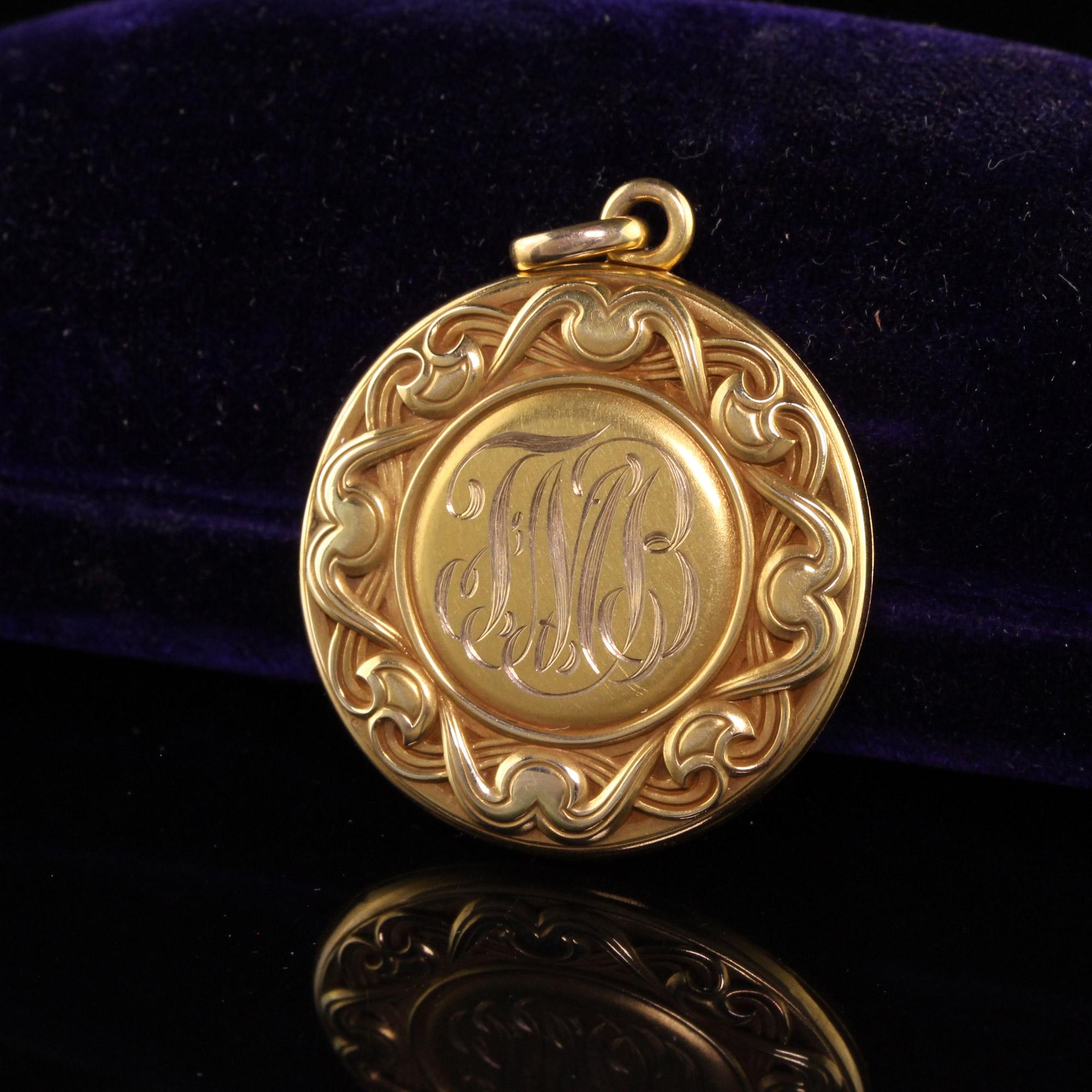 Beautiful Antique Victorian 14K Yellow Gold Weave Pattern Engraved Locket Pendant. This gorgeous locket is crafted in 14K Yellow Gold. The locket has a beautiful weave pattern that is engraved in the pendant and is in great condition. One side of