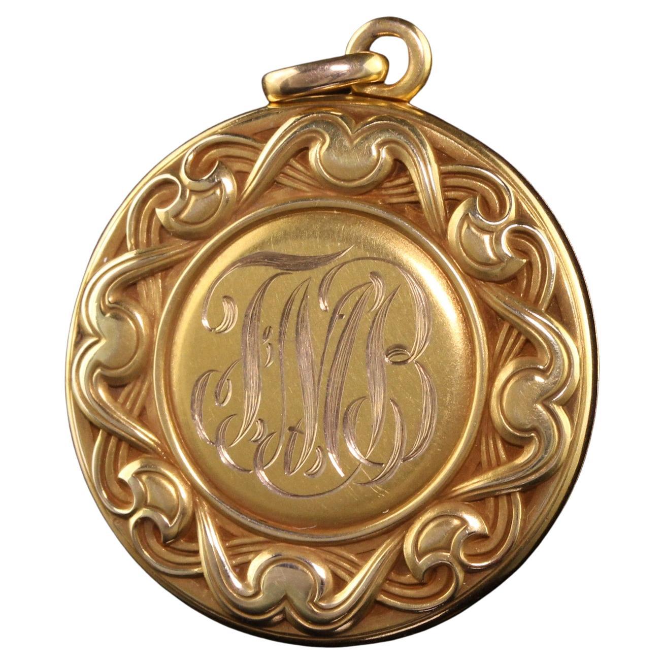 Pendentif médaillon victorien ancien gravé à motif tissé en or jaune 14 carats en vente