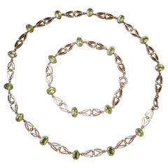 Antique Victorian 15 Carat Gold Peridot Necklace and Bracelet Set, circa 1900