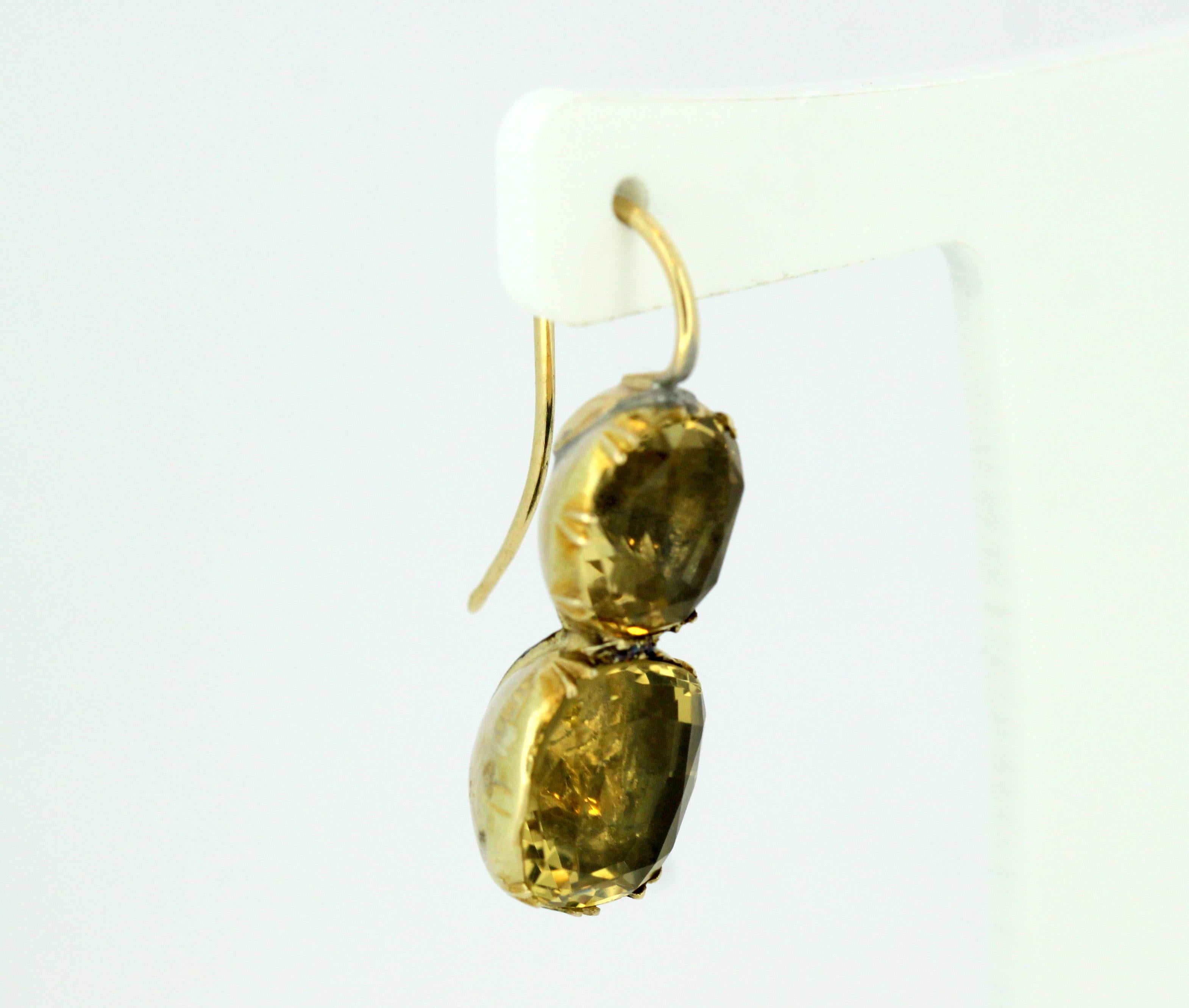 Antique Victorian 15 Karat Gold Earrings with Natural Citrine, 1850s In Good Condition In Braintree, GB