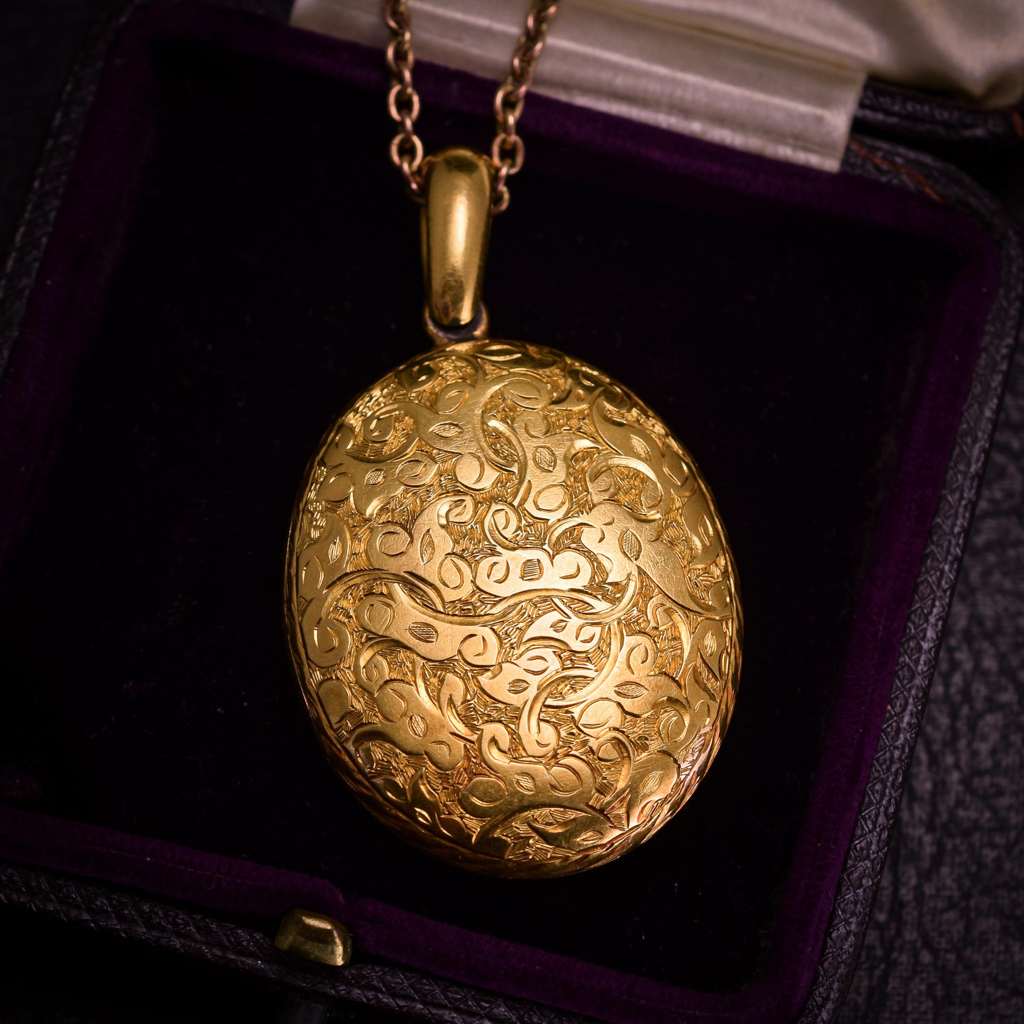 Antique Victorian 15 Karat Gold Foliate Chased Oval Locket Necklace 1