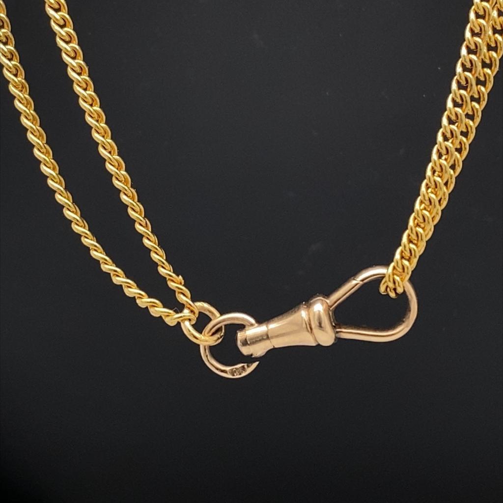 Une chaîne victorienne ancienne en or jaune 15 carats, vers 1890

Cette exceptionnelle et impressionnante chaîne longue durée de 54 pouces a été réalisée en or jaune 15 carats.

Un excellent exemple de l'artisanat victorien qui consiste en une