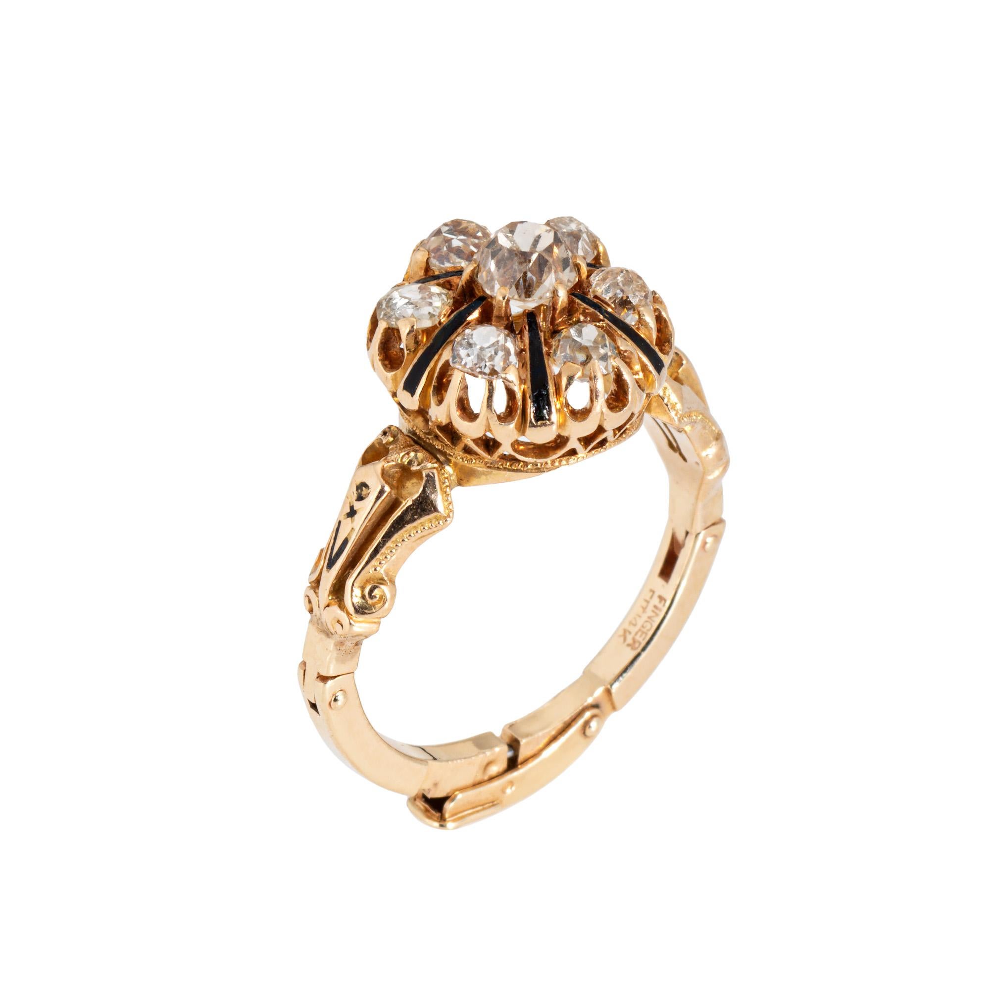 Elegante anello antico vittoriano con diamanti a grappolo (circa 1880-1900) realizzato in oro giallo 14 carati. 

7 diamanti taglio old mine per un totale stimato di 1,50 carati (colore L-M e purezza SI1-I1). 

Il delizioso anello è una gioia per