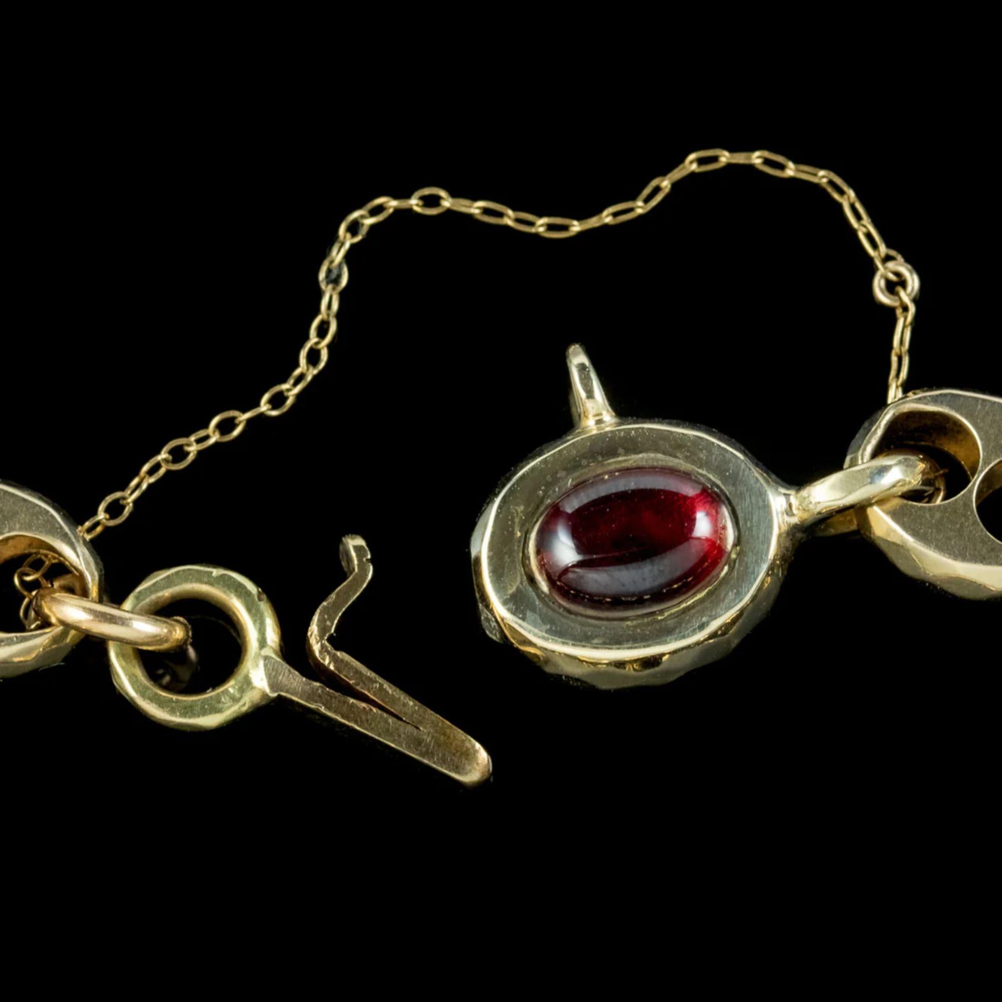 Cabochon Antique Victorian 15 Carat Gold Bracelet Garnet Clasp, circa 1880 For Sale