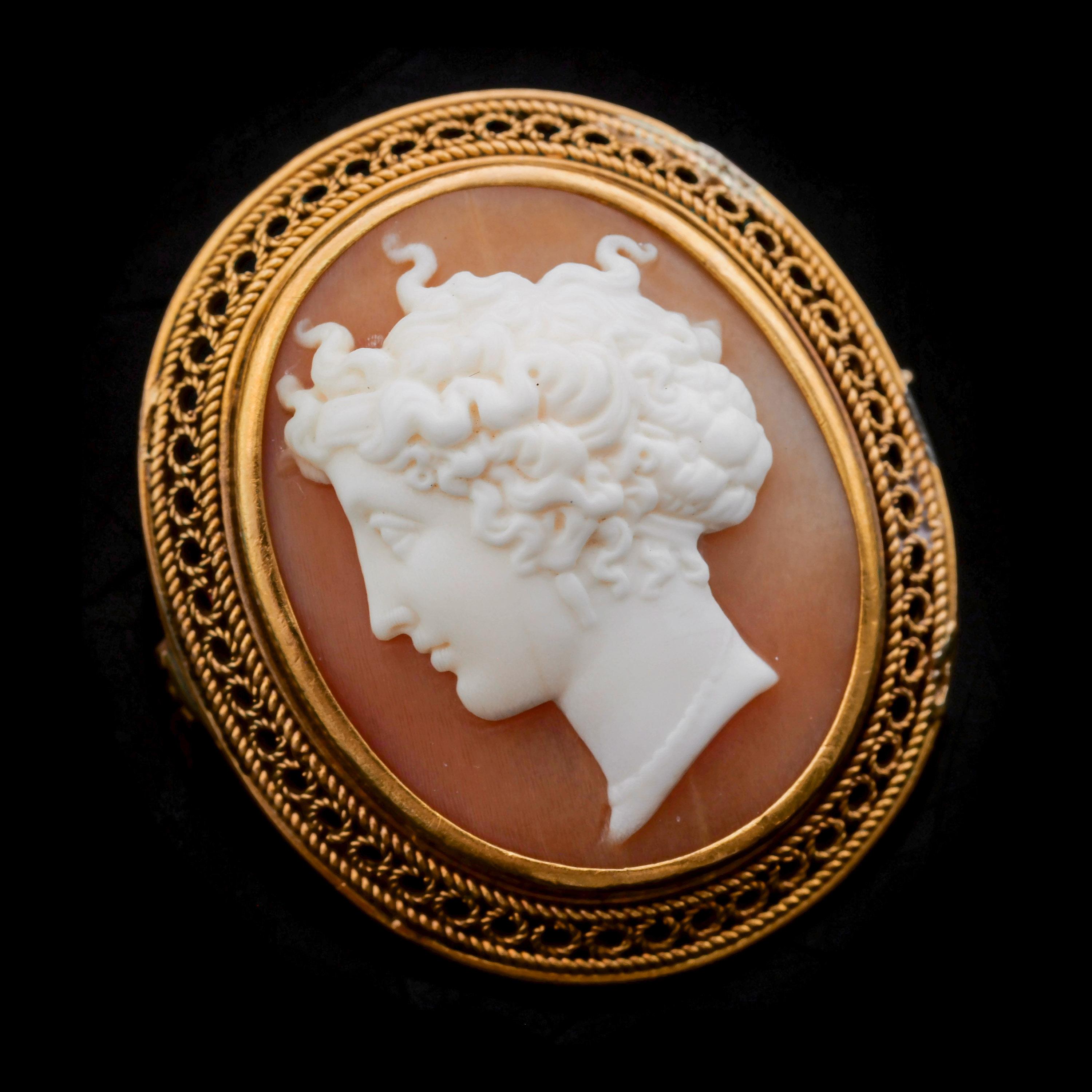 Antique Victorian 15ct Gold Carved Shell Cameo with Figural Lady Head - c.1890 For Sale 3