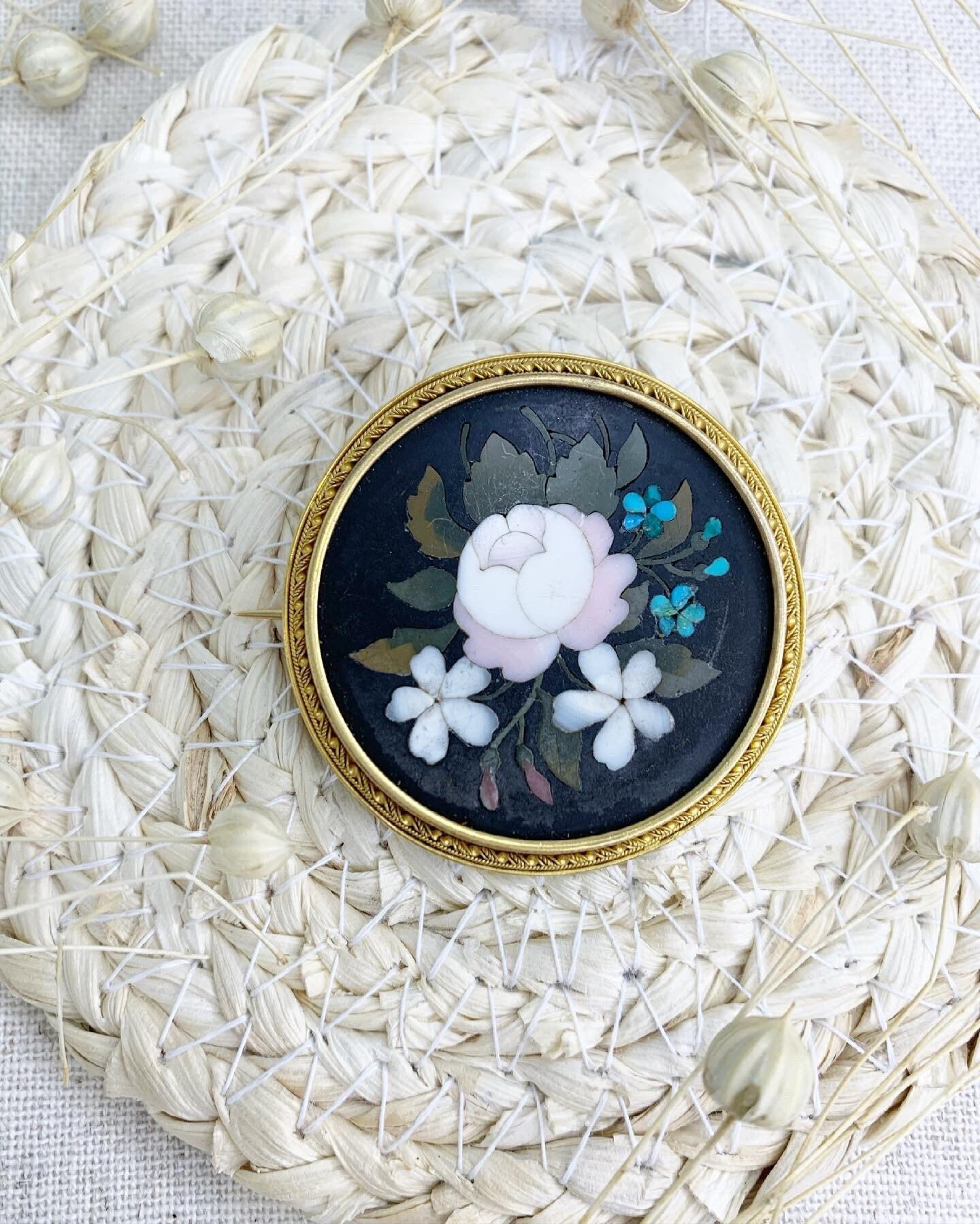 Antique Victorian 15ct gold Pietra Dura Floral Mosaic Brooch

Circa 1880

A superb example of a Victorian PIETRA DURA brooch. 

Set in 15ct gold with a plaque depicting an array of beautiful flowers. 

Good quality gold work and gold wire work