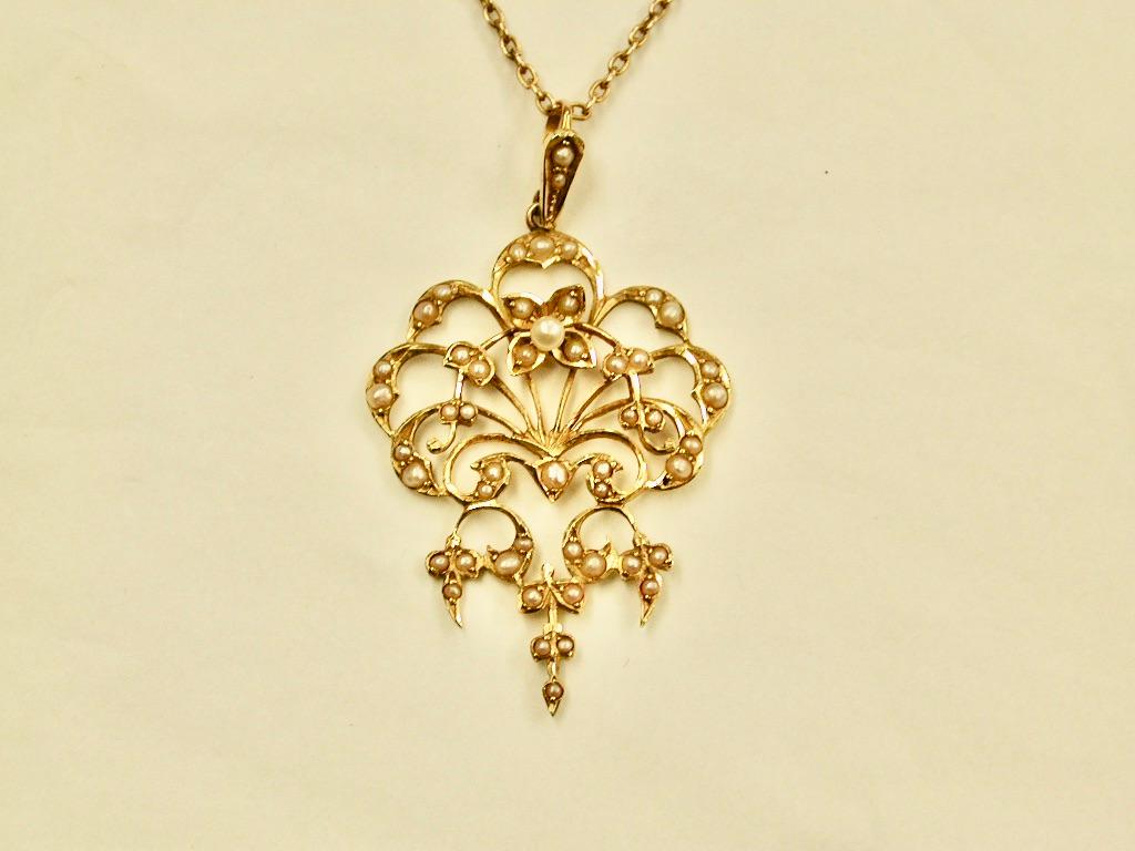 Antique Victorian 15ct Gold & Seed Pearl Pendant on 15ct Chain Dated Circa 1900. 1