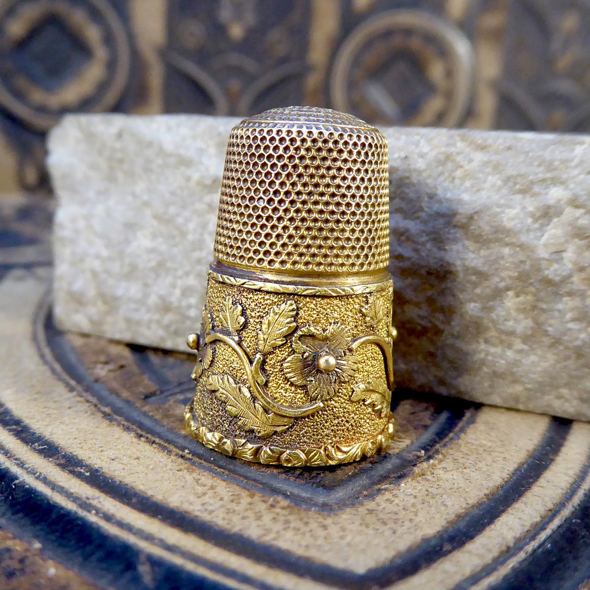 Antique Victorian 15ct Yellow Gold Thimble in Original Fitted Box In Good Condition In Yorkshire, West Yorkshire