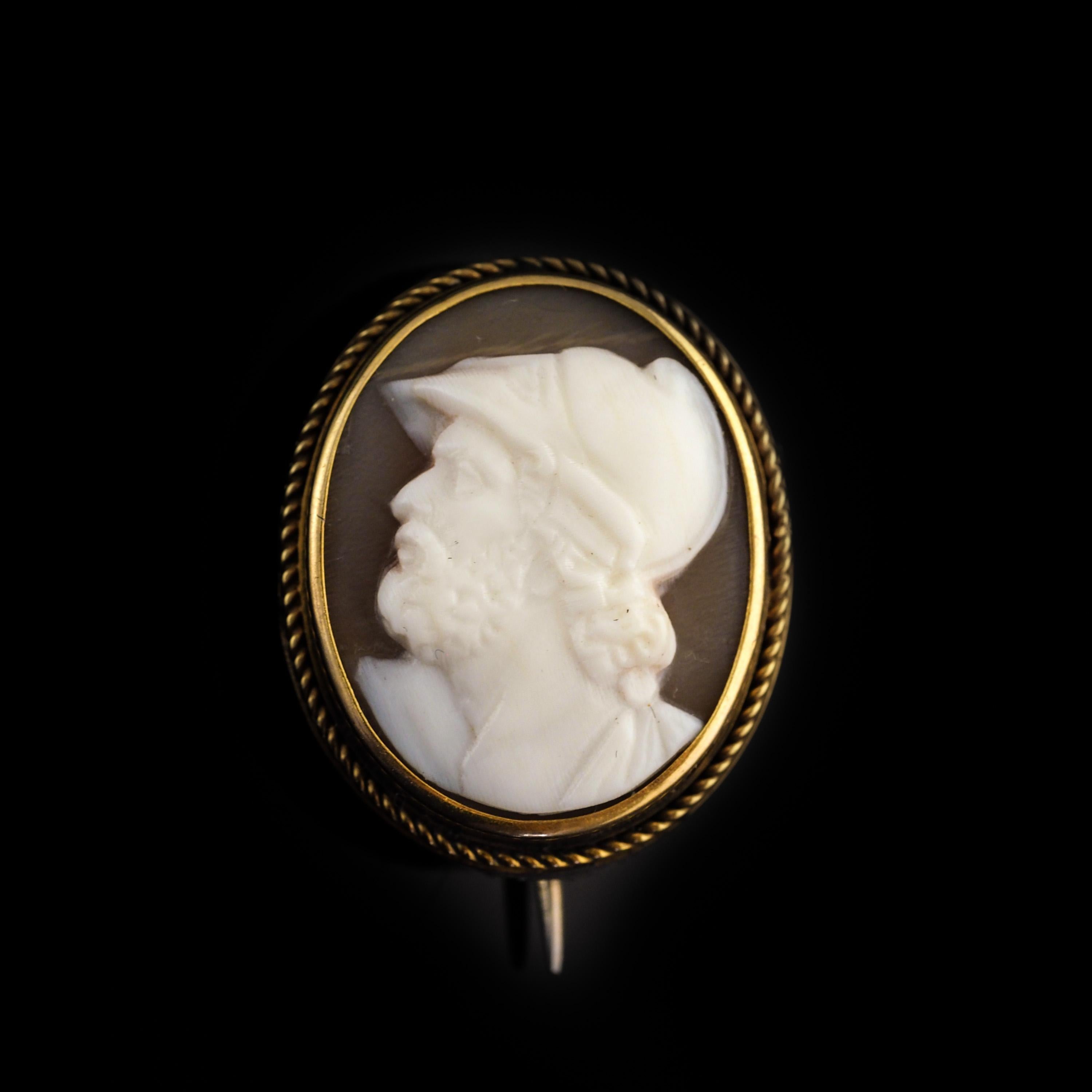 Antique Victorian 15K Gold Carved Shell Cameo Brooch 