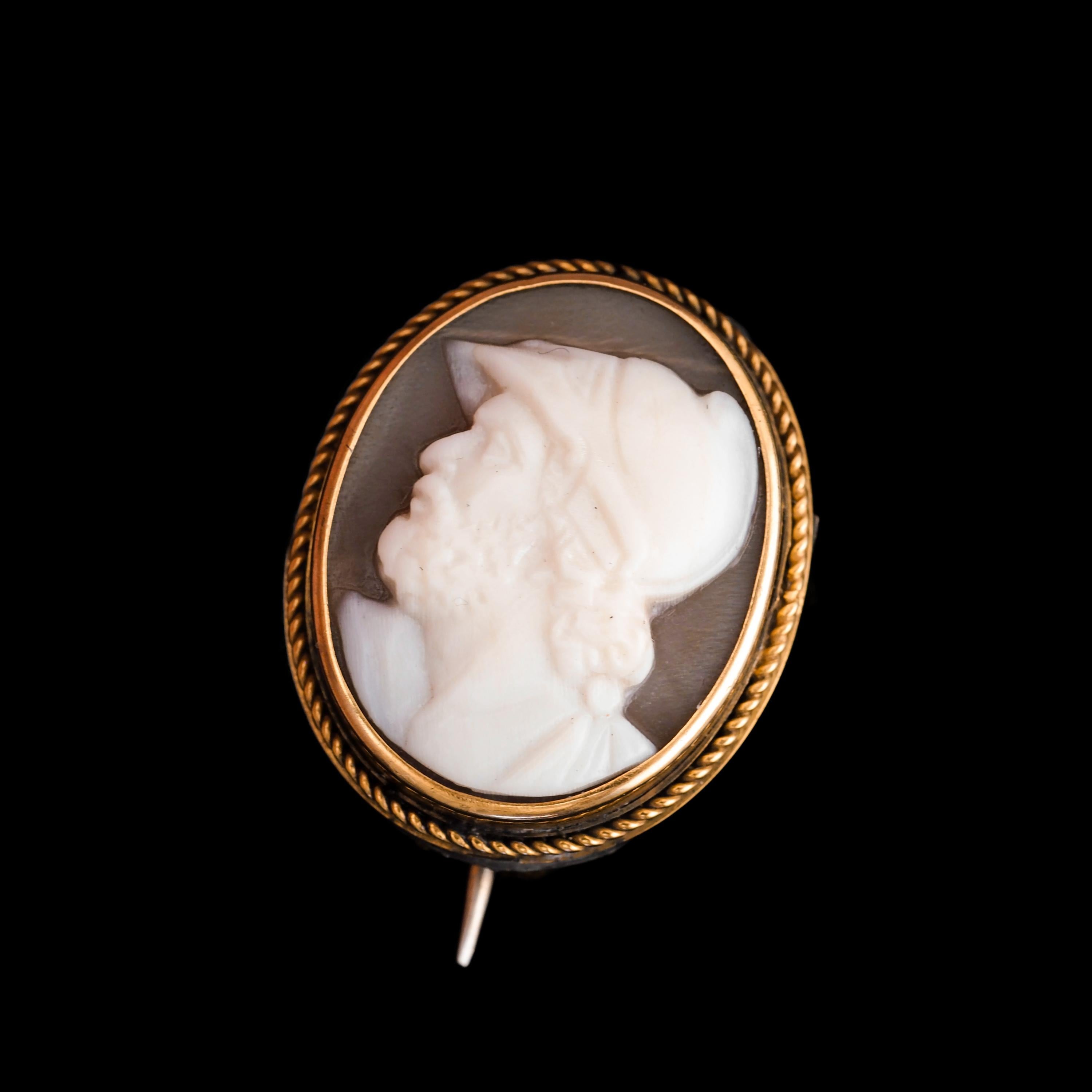 Antique Victorian 15K Gold Carved Shell Cameo Brooch 