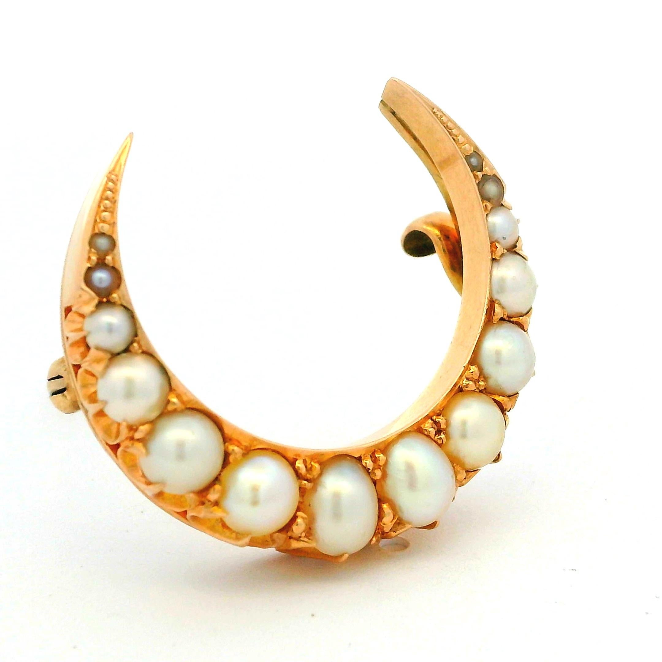Broche victorienne en or 15K avec croissant de lune et perles, années 1880 en vente 4