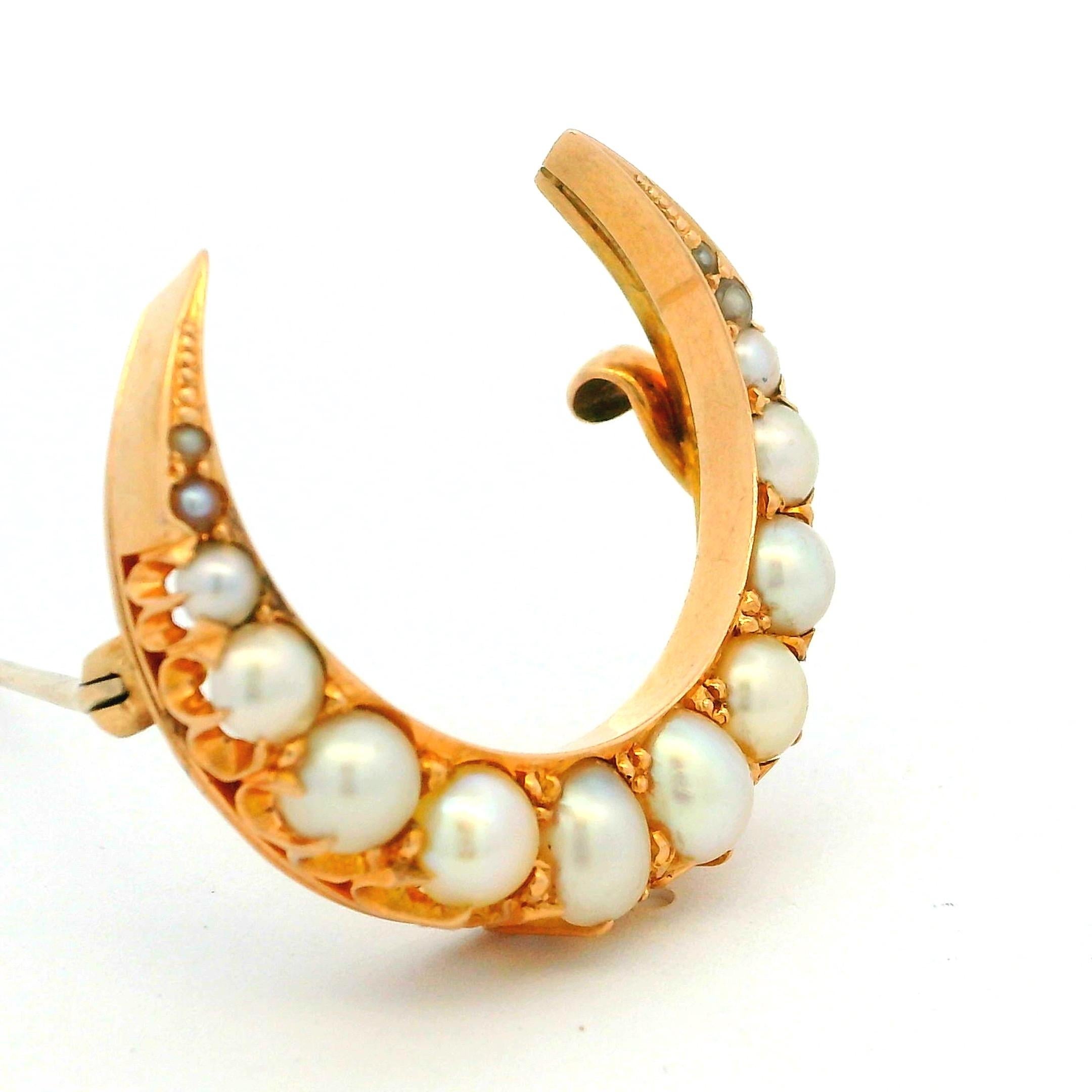 Broche victorienne en or 15K avec croissant de lune et perles, années 1880 en vente 5