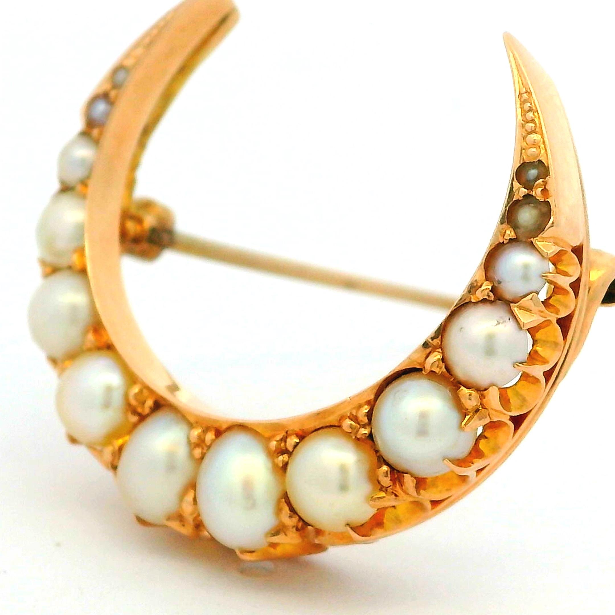 Broche victorienne en or 15K avec croissant de lune et perles, années 1880 en vente 9
