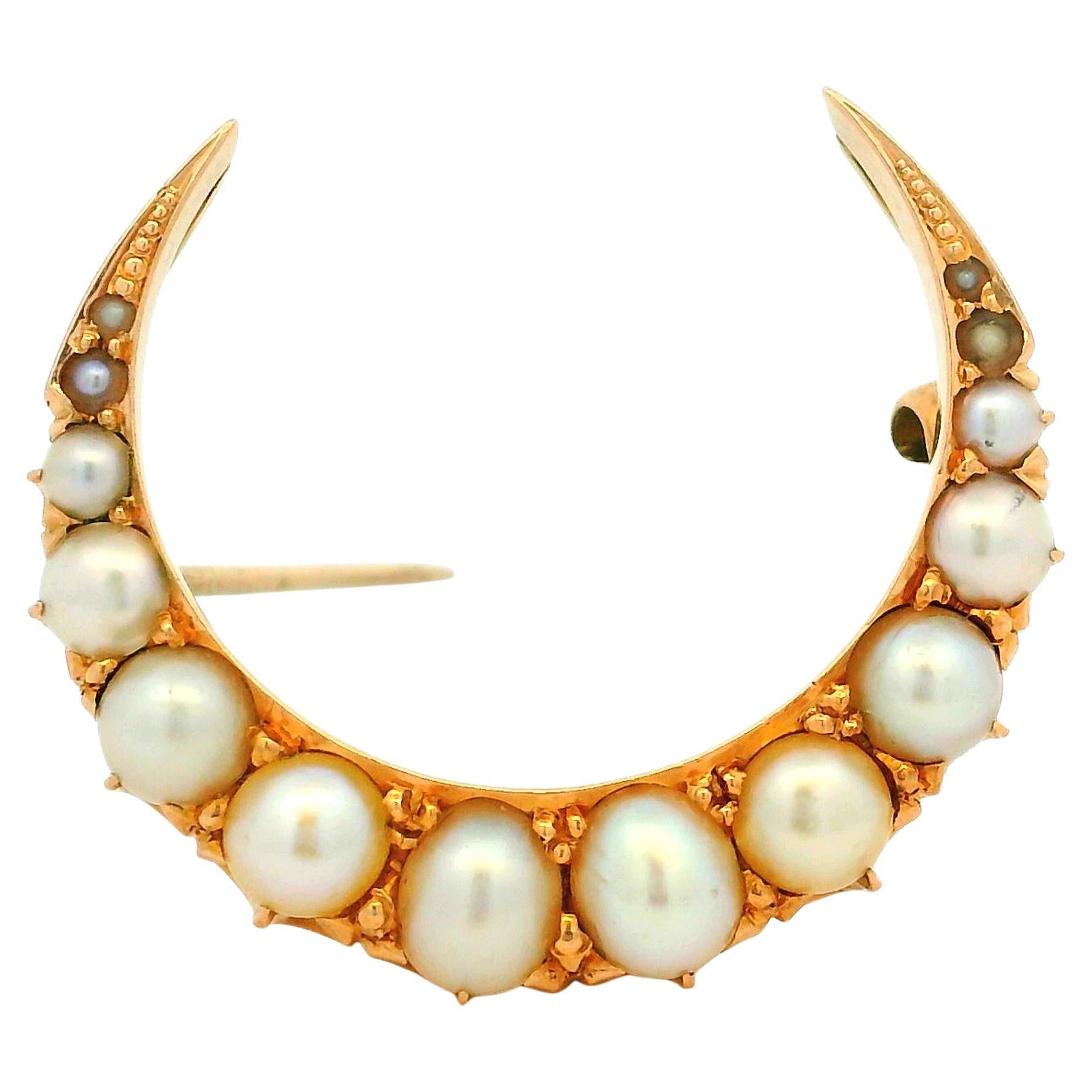 Broche victorienne en or 15K avec croissant de lune et perles, années 1880 en vente