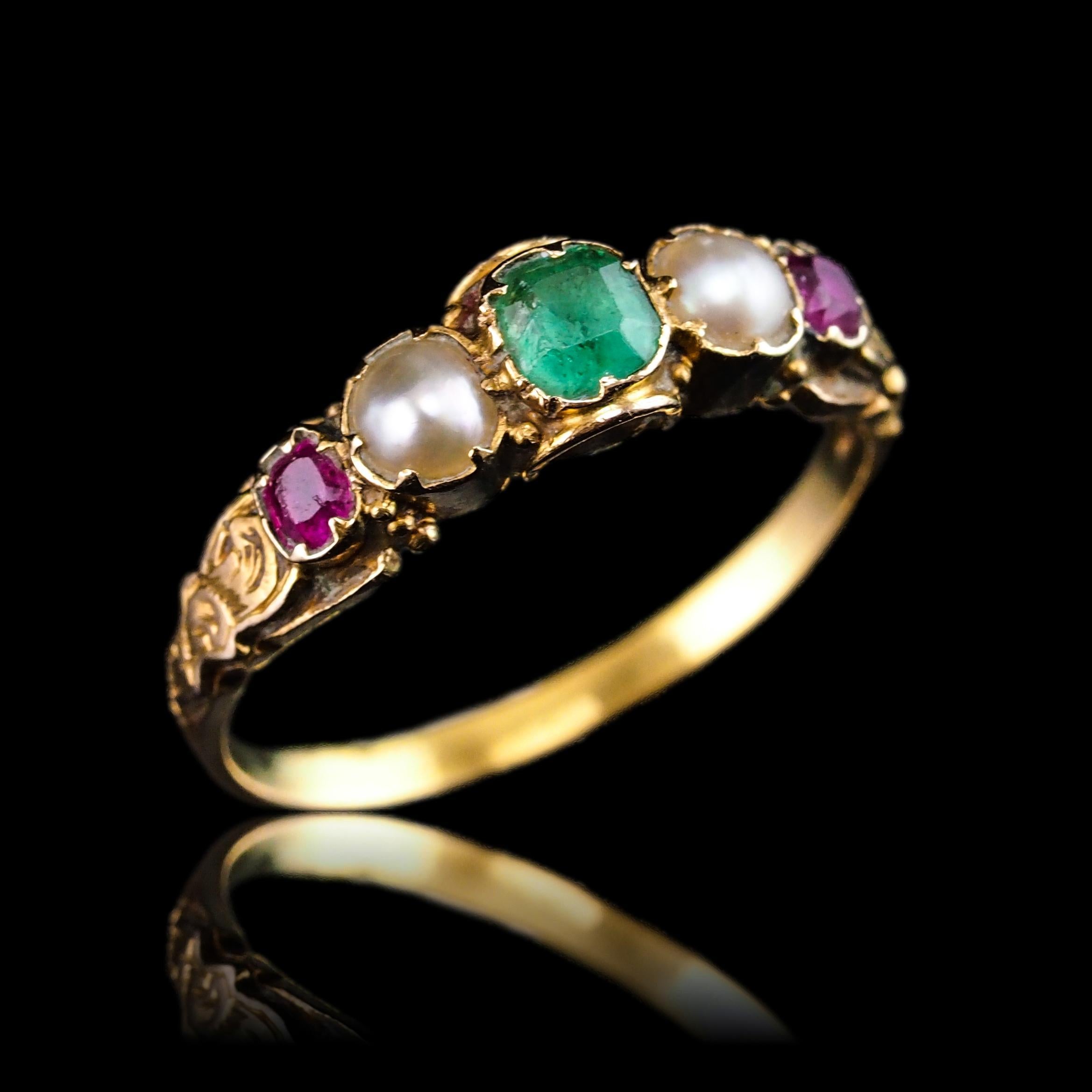 Antique Victorian 15K Gold Emerald, Garnet & Pearl Ring Suffragette - c.1880 In Good Condition In London, GB