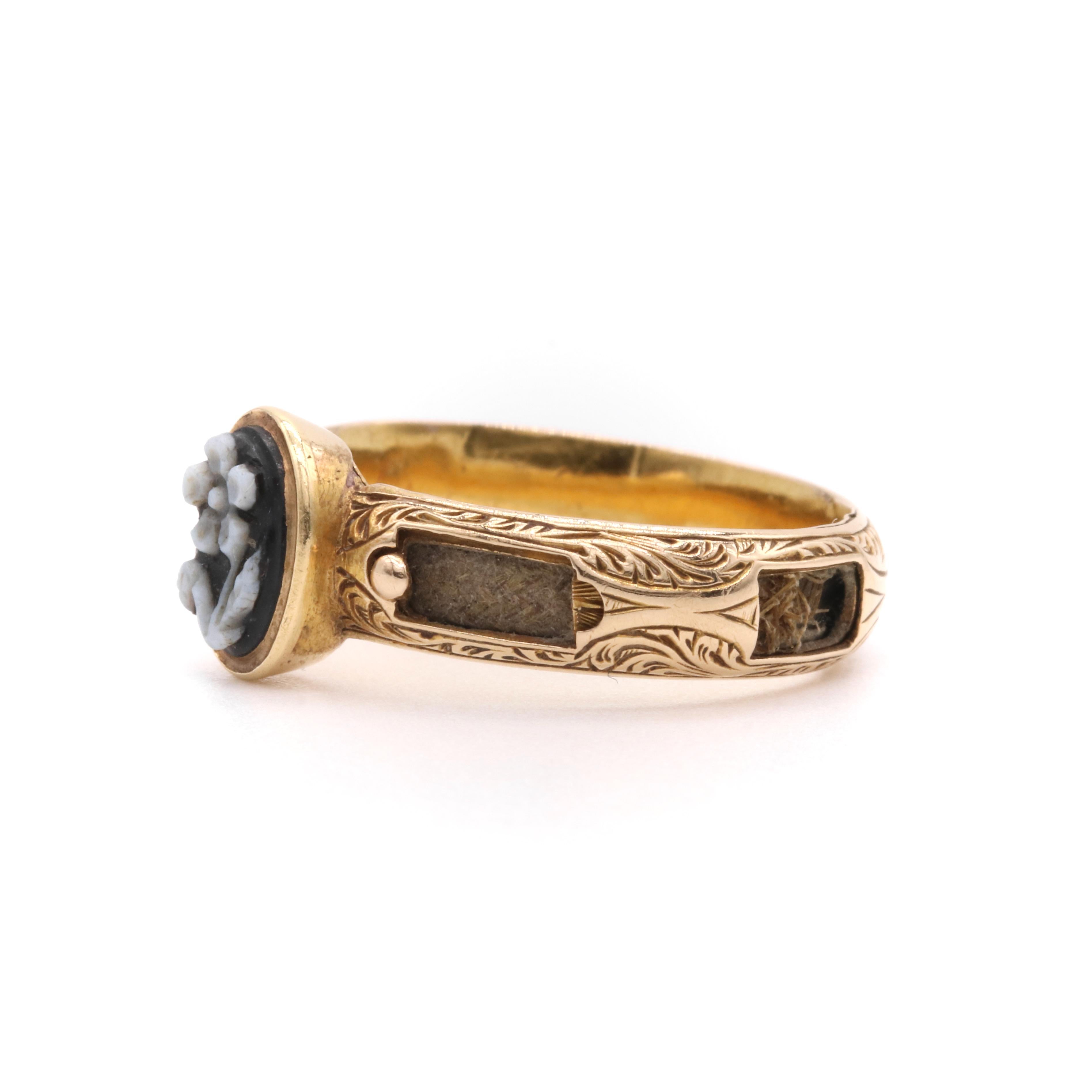 Antico anello vittoriano in oro 15 carati Forget Me Not con cammeo sardonico scorrevole in vendita 1