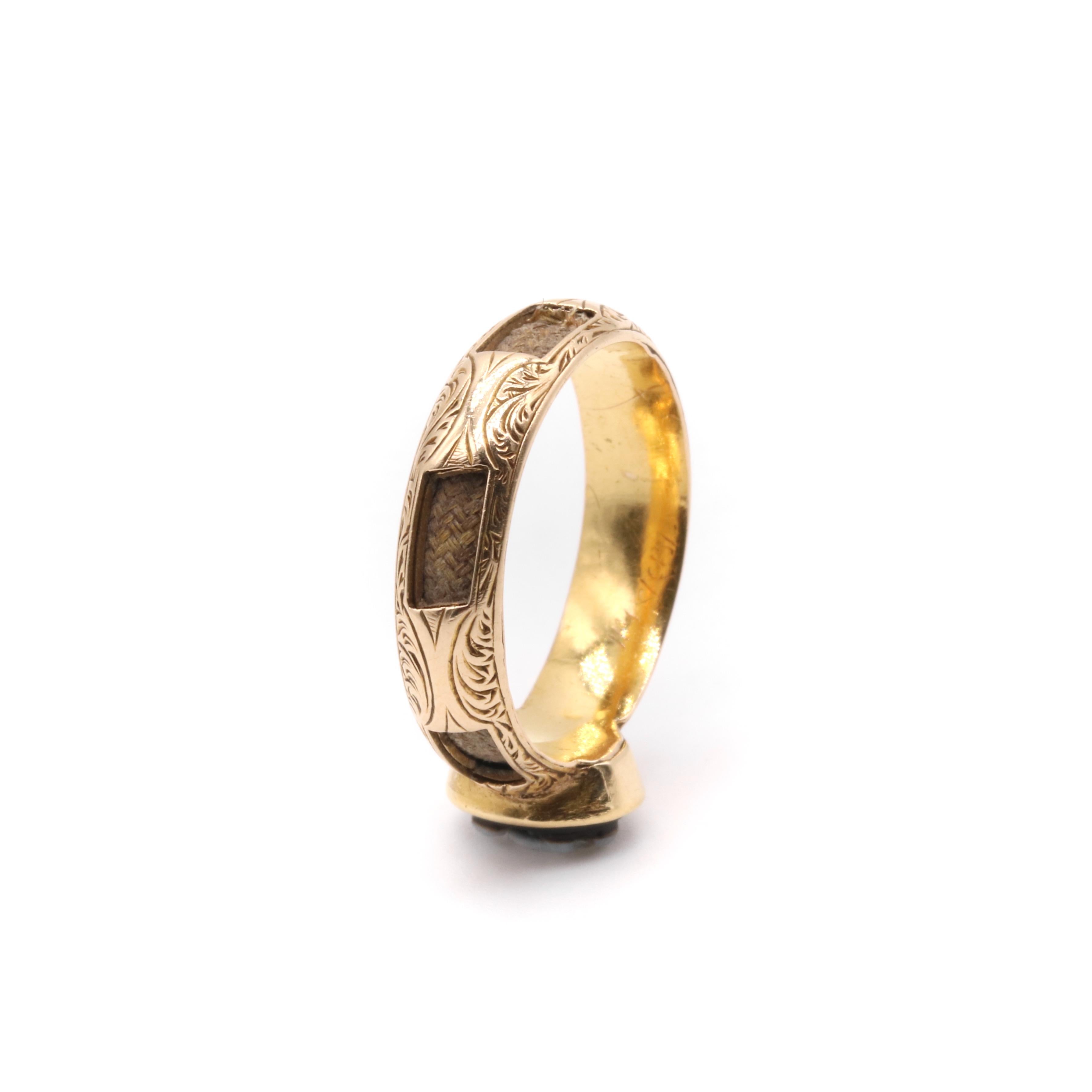 Antico anello vittoriano in oro 15 carati Forget Me Not con cammeo sardonico scorrevole in vendita 3