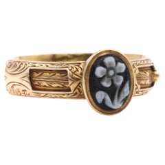Ancienne bague de deuil victorienne en or 15 carats camée Forget Me Not Sardonyx