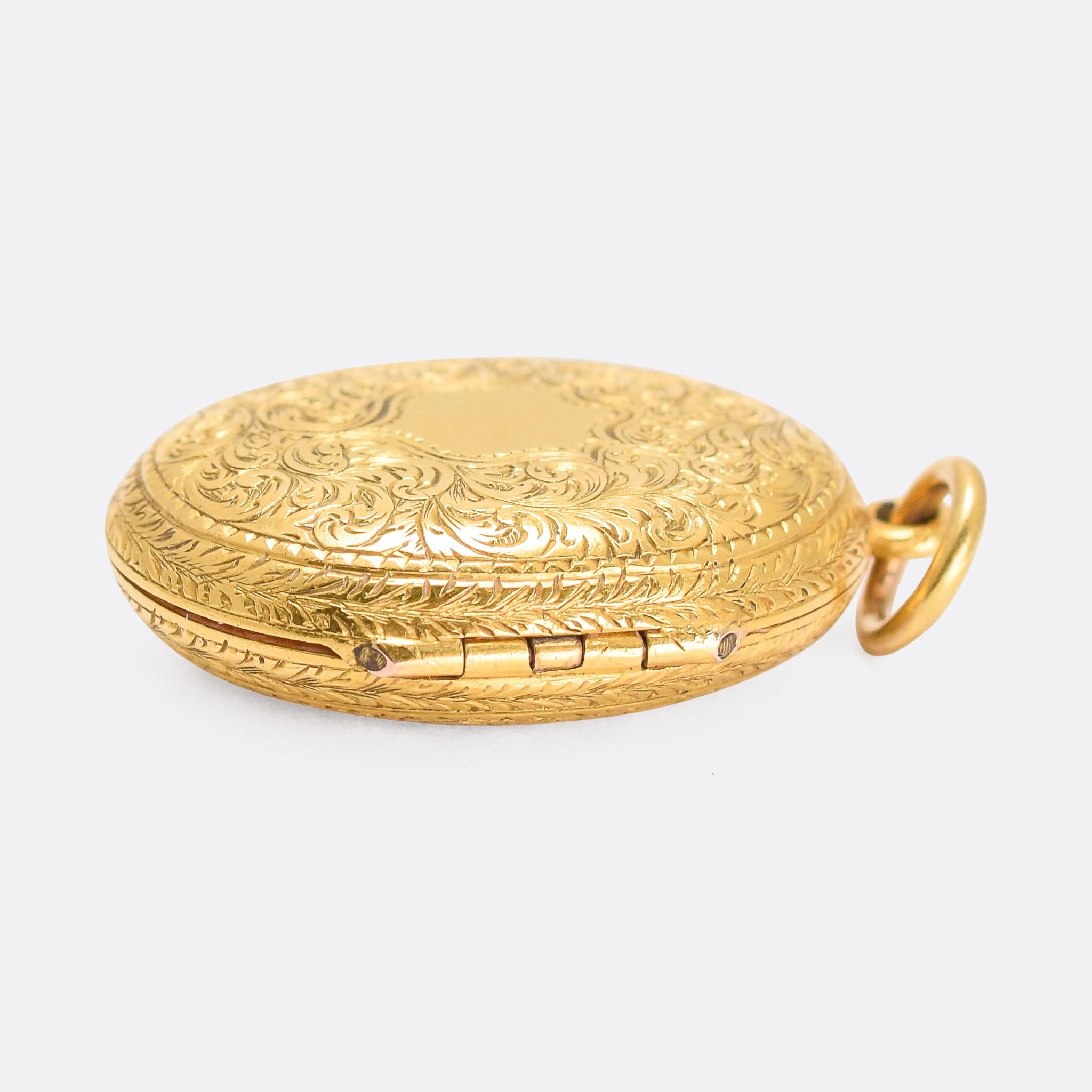 Antique Victorian 15 Karat Gold Oval Locket In Good Condition In Sale, Cheshire