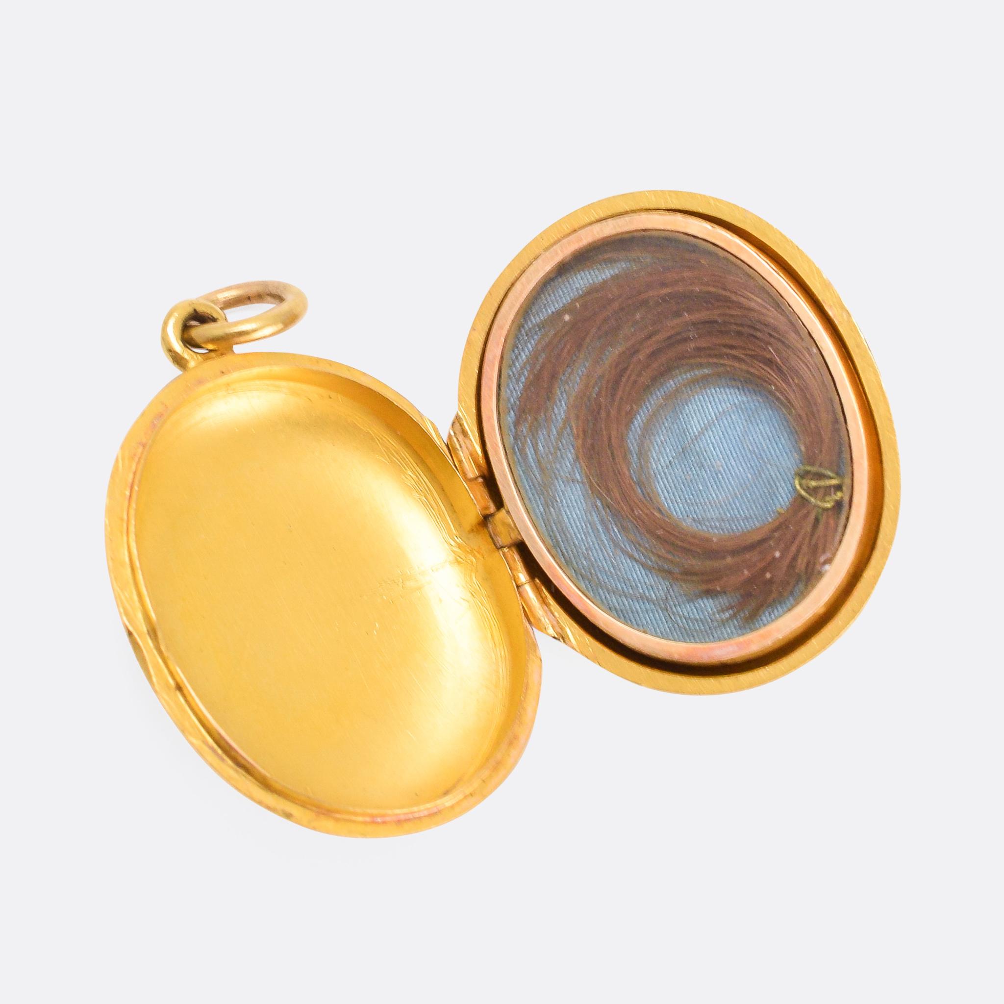 Women's Antique Victorian 15 Karat Gold Oval Locket