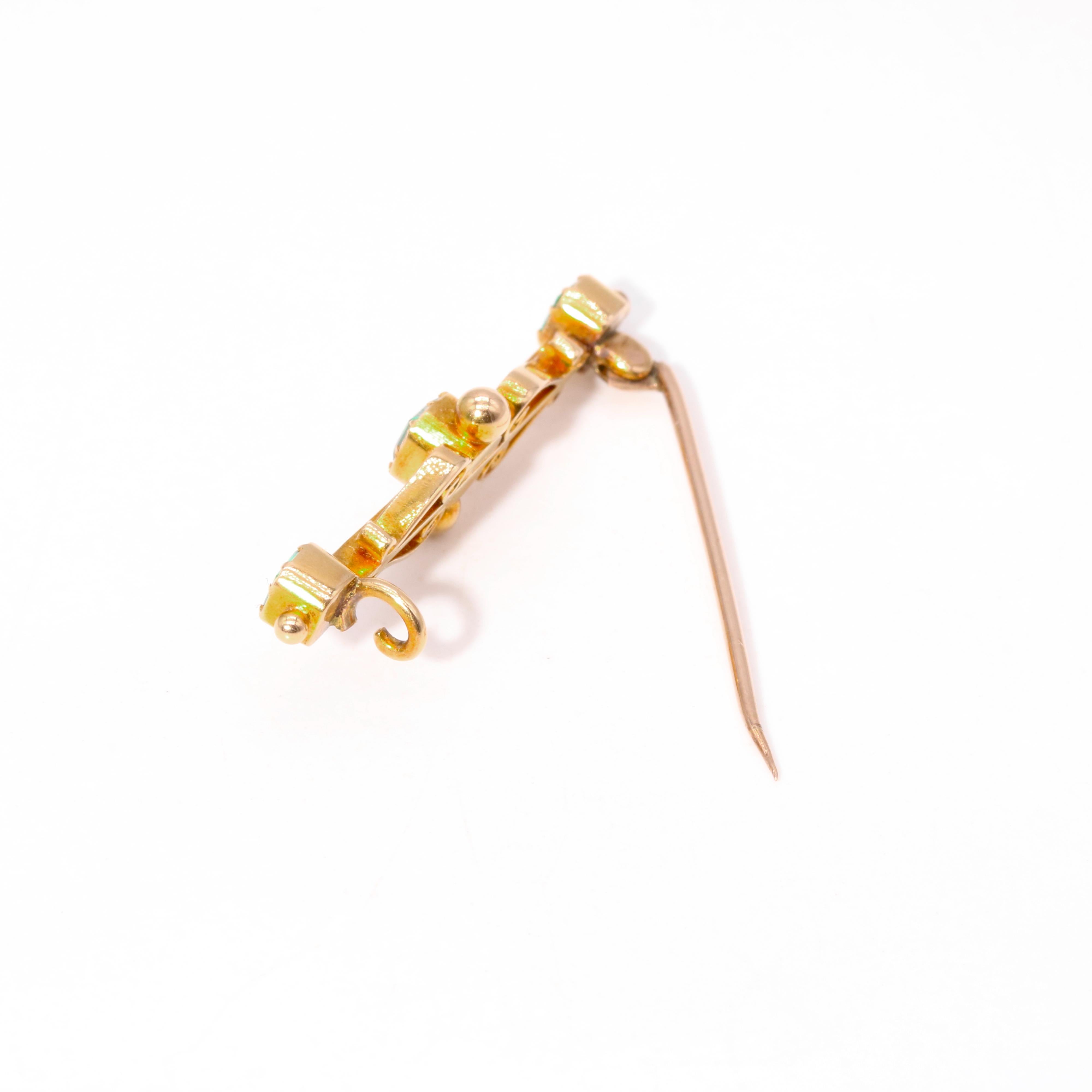 Antique Victorian 15K Yellow Gold 0.71ctw Square Cut Emerald Brooch 4