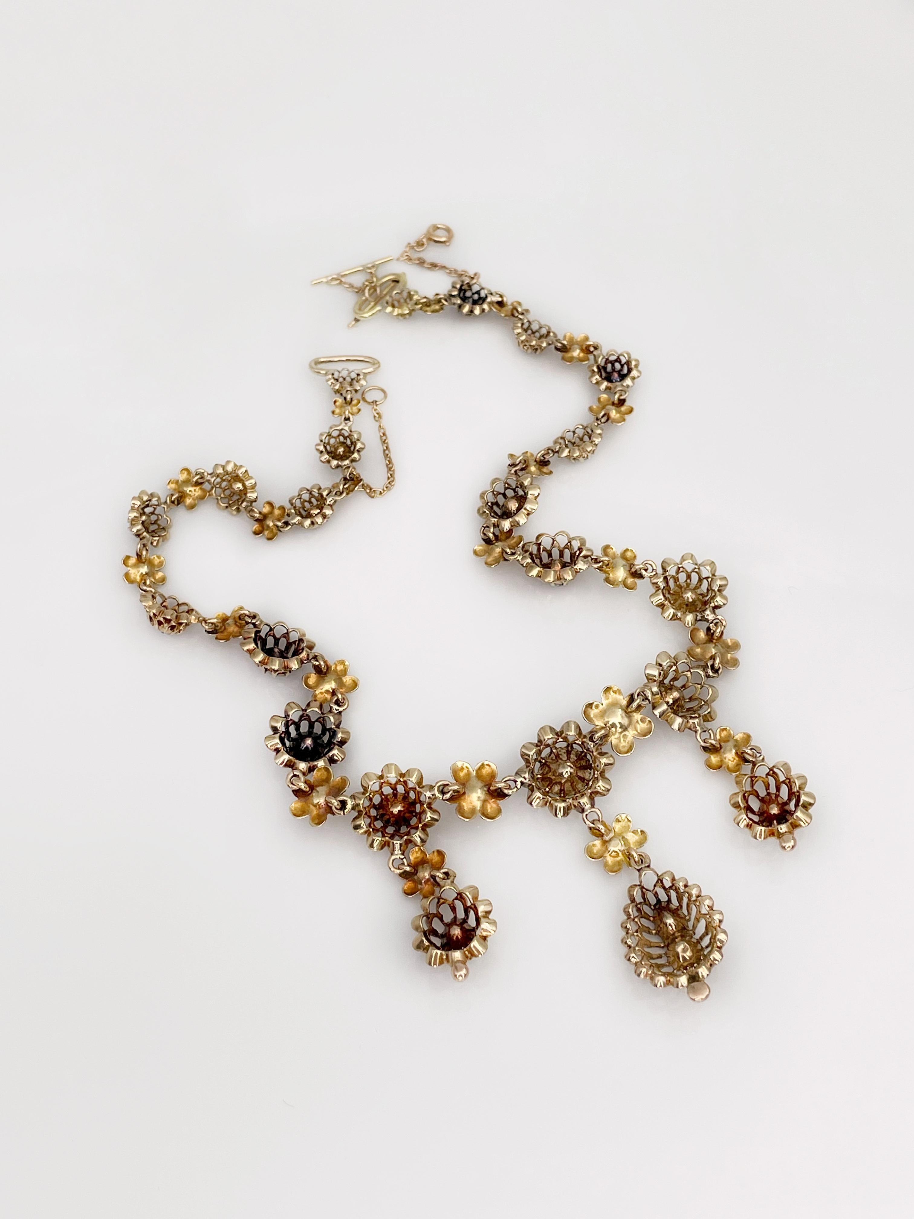 Antique Victorian 15K Yellow Gold and Rose Cut Diamonds Floral Necklace In Good Condition In Vilnius, LT