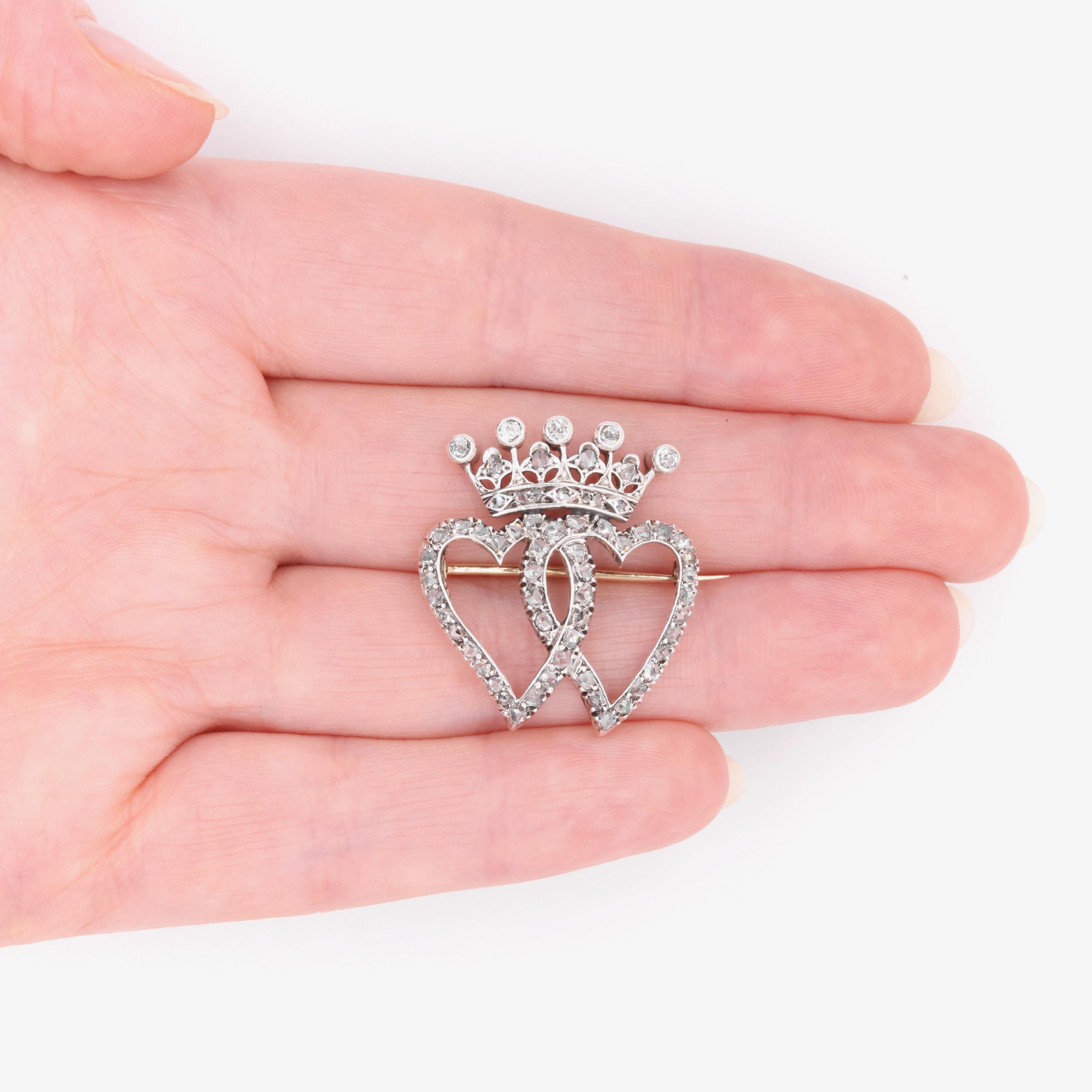 Antique Victorian 15K Yellow Gold and Silver Diamond Crowned Hearts Brooch For Sale 5