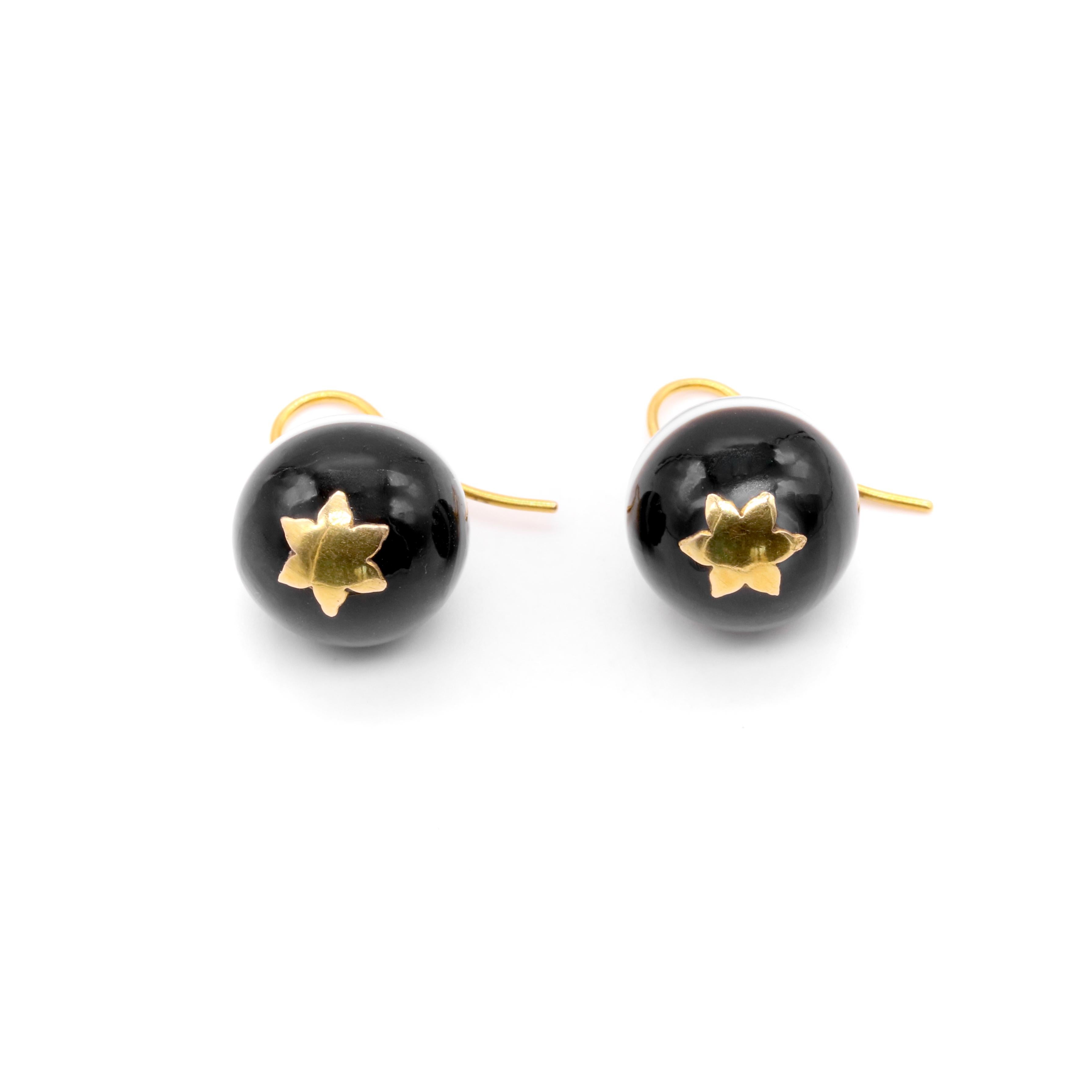 Cabochon Antique Victorian 15K Yellow Gold Banded Agate Drop Earrings For Sale