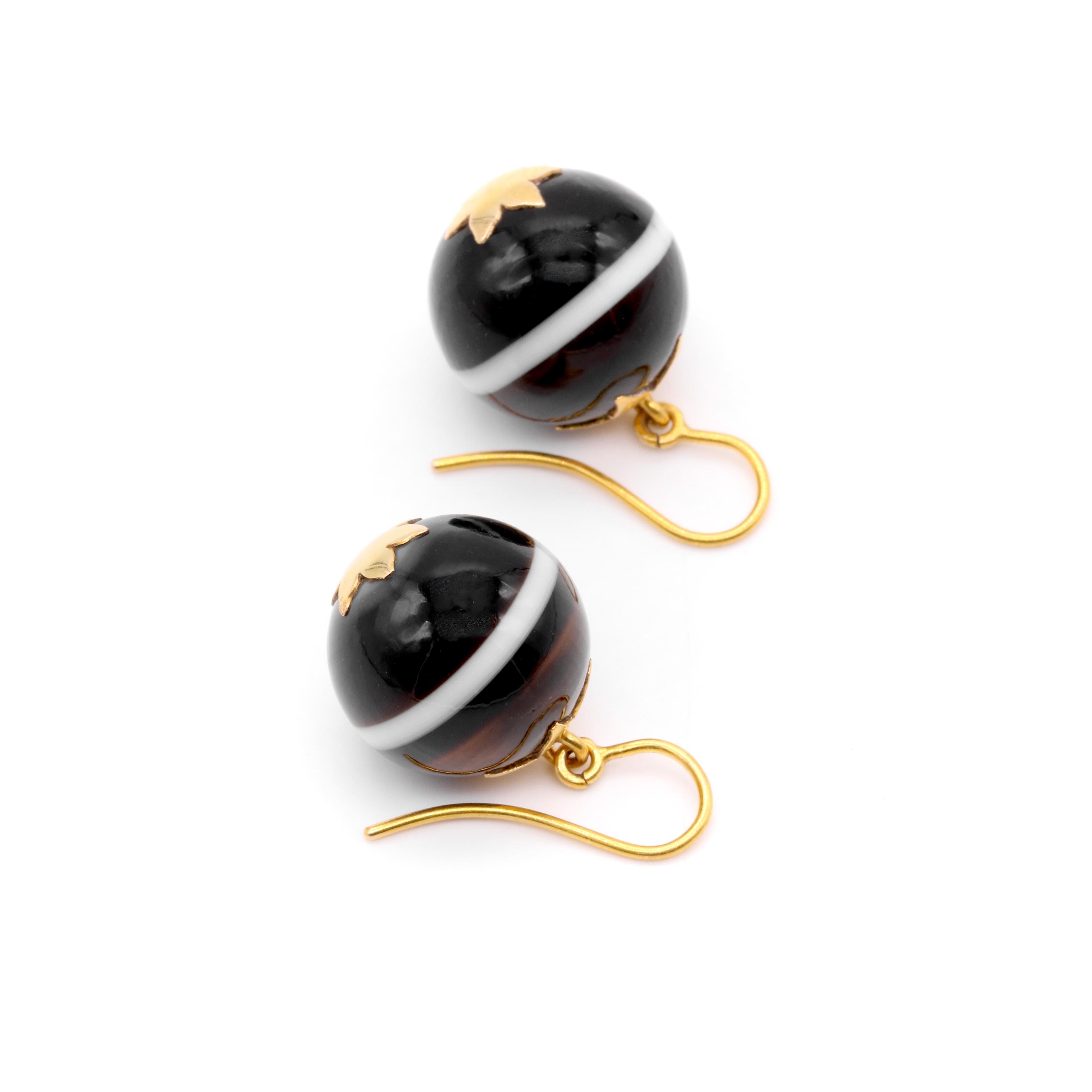 Antique Victorian 15K Yellow Gold Banded Agate Drop Earrings For Sale 1