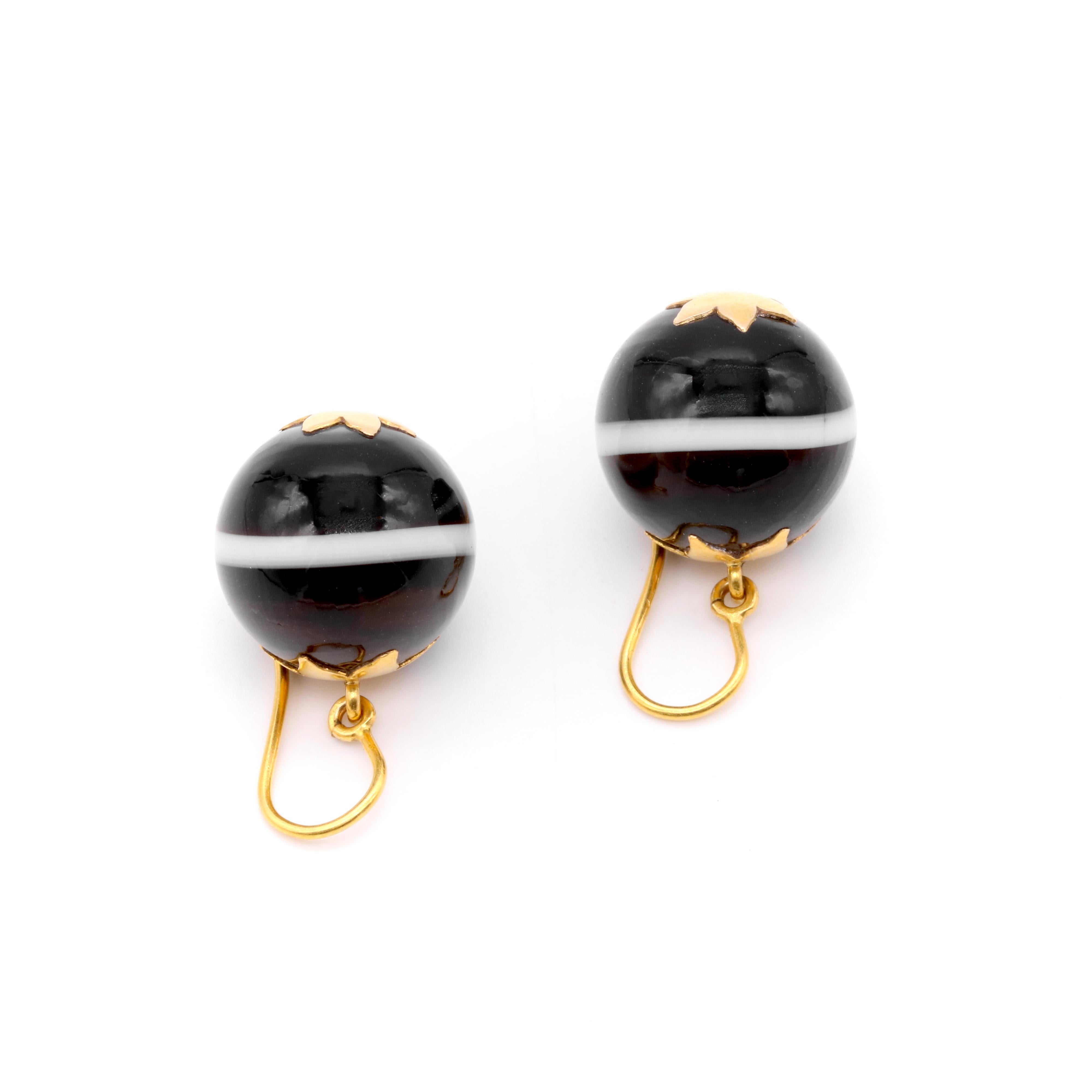 Antique Victorian 15K Yellow Gold Banded Agate Drop Earrings For Sale 3