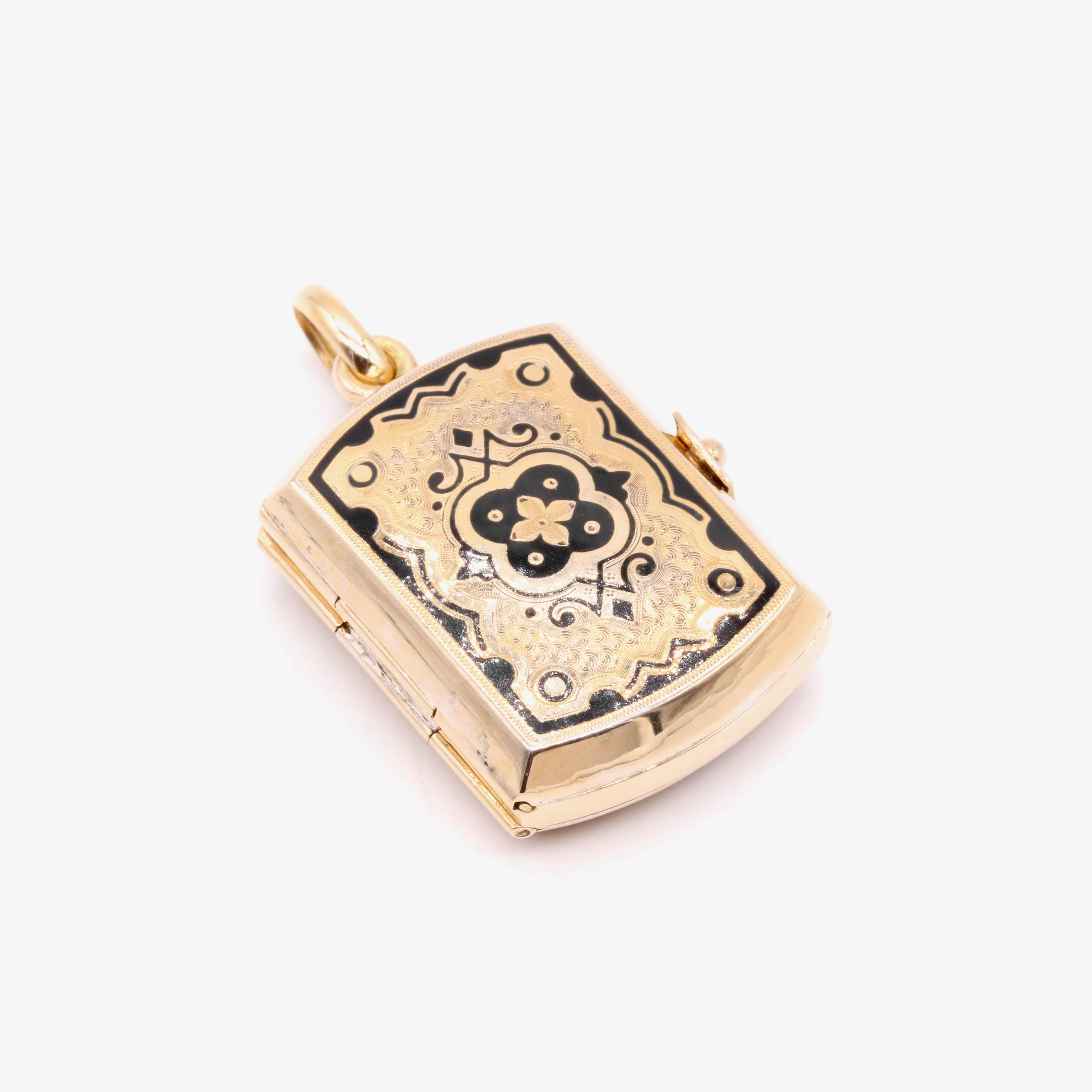 Antique Victorian 15K Yellow Gold Black Enamel Family Book Locket In Good Condition In Staines-Upon-Thames, GB